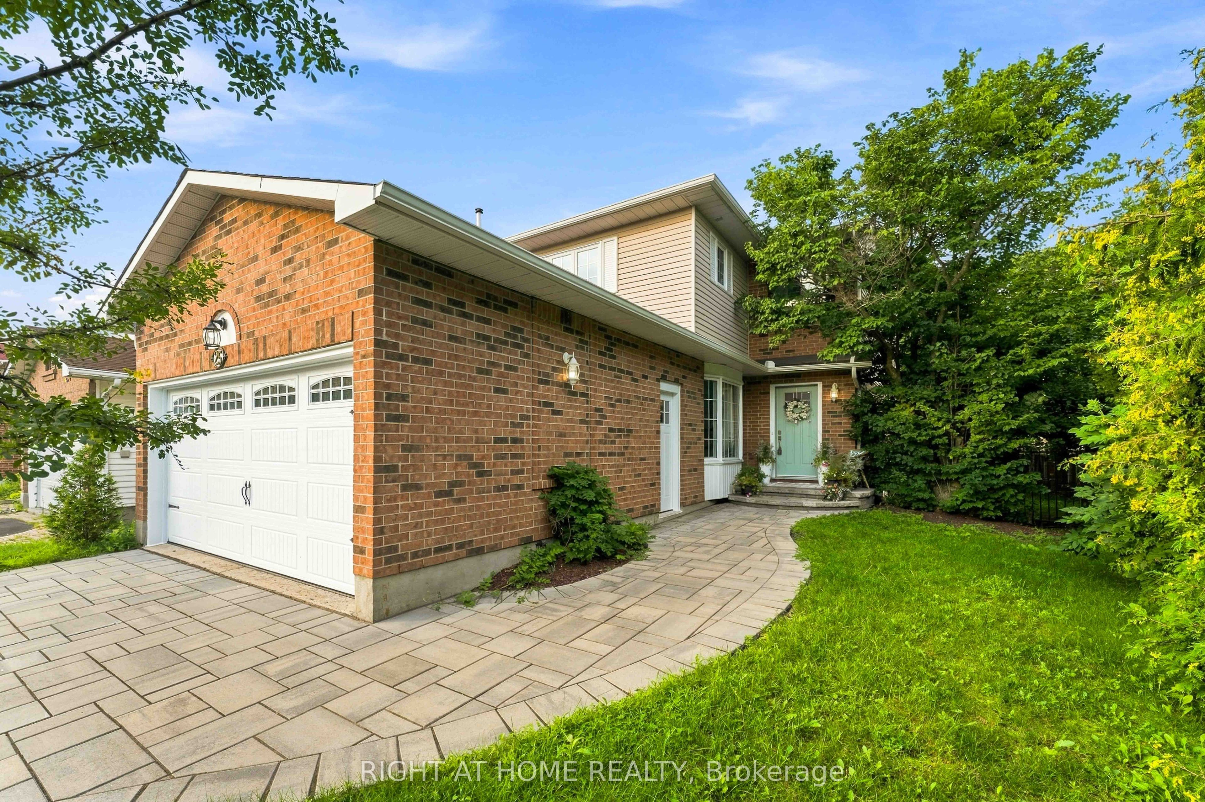 25 Waterton Crescent Property Photo 1