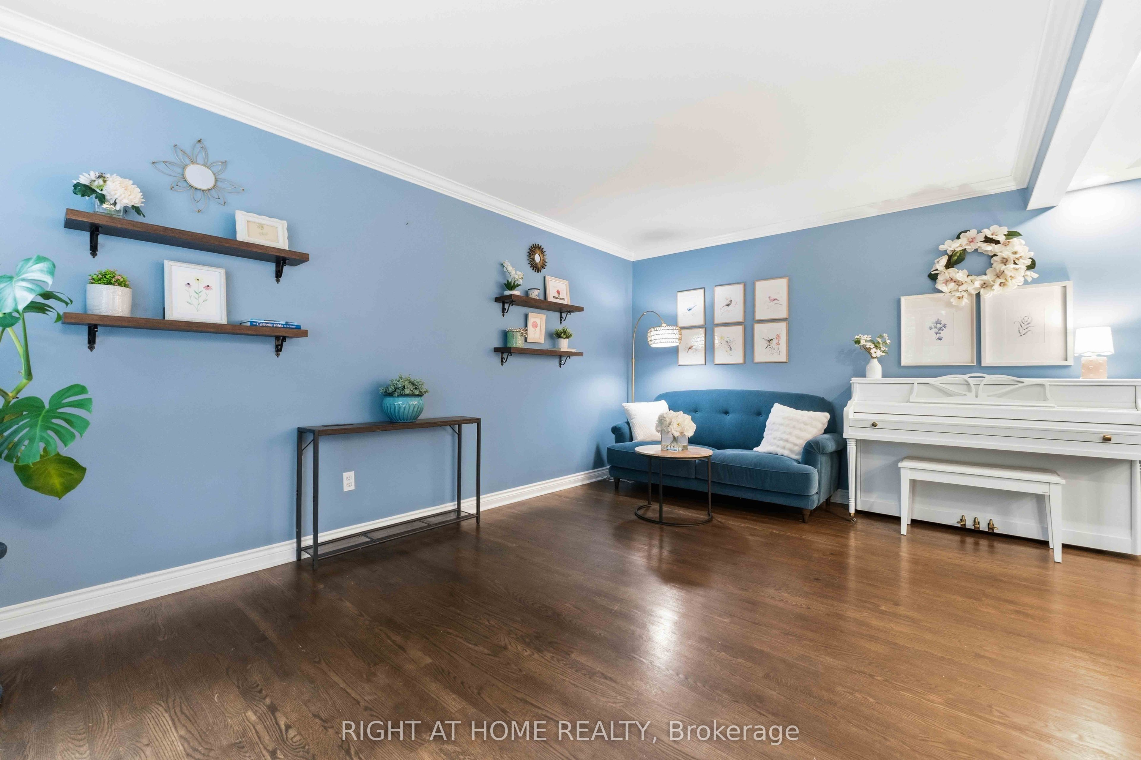 25 Waterton Crescent Property Photo 6