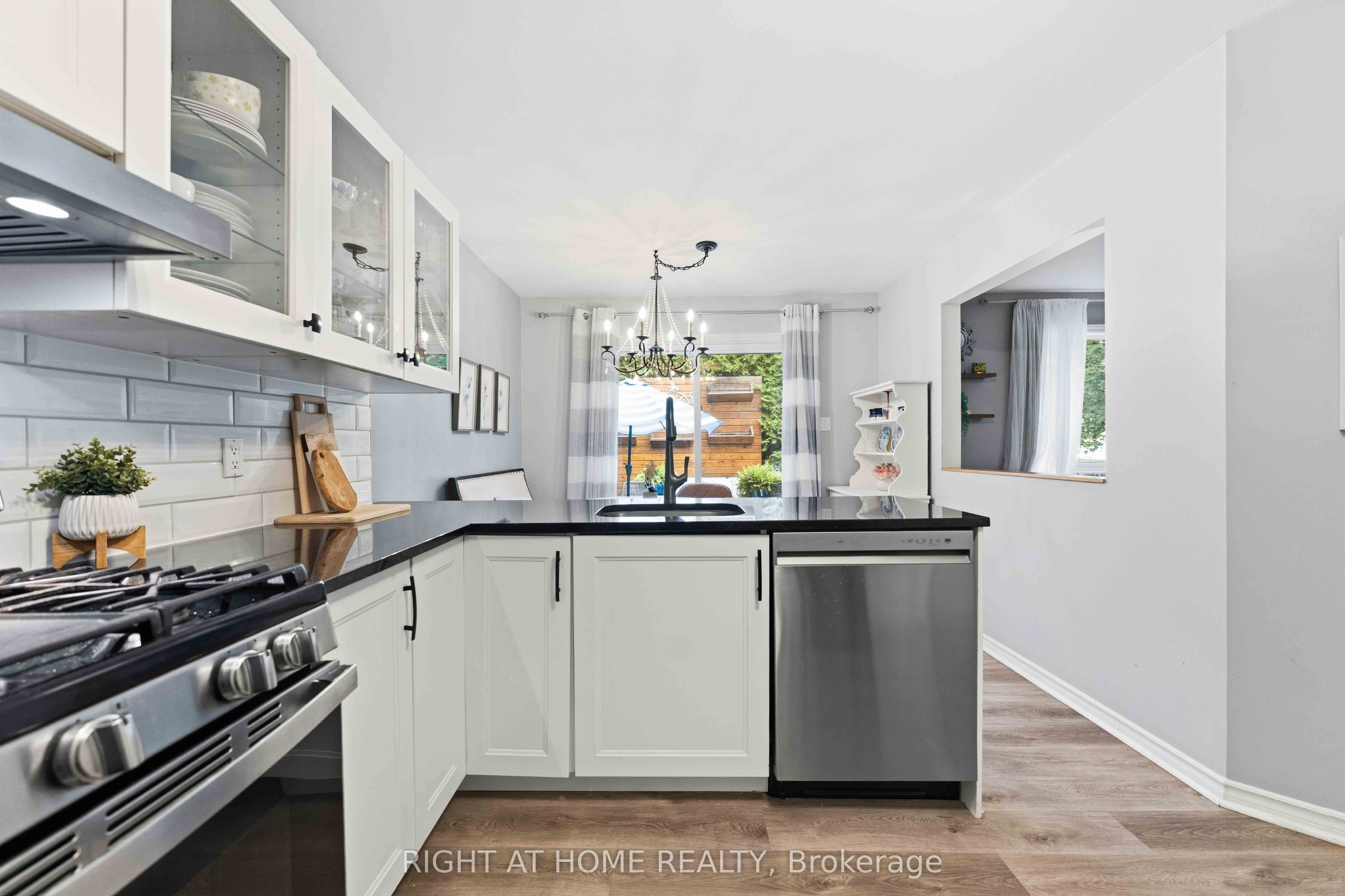 25 Waterton Crescent Property Photo 12