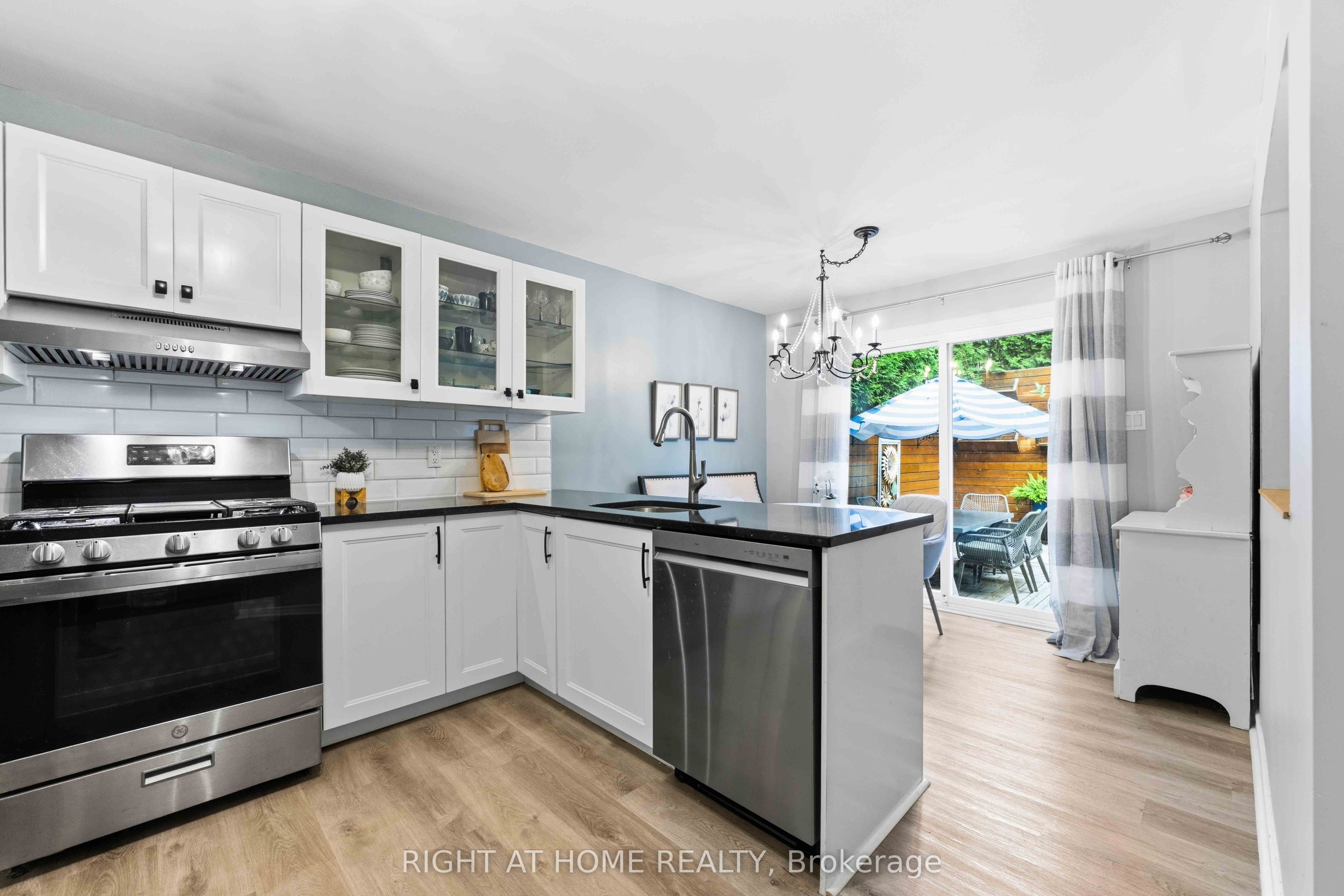 25 Waterton Crescent Property Photo 14