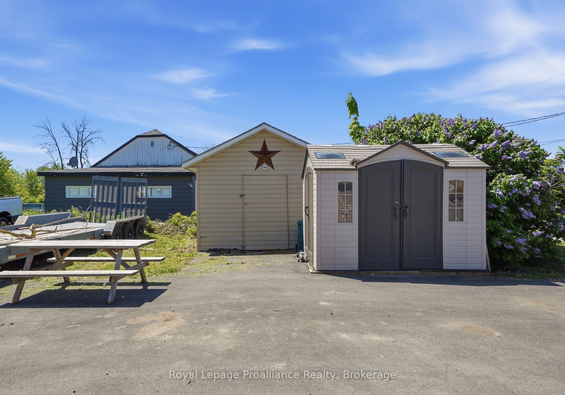 252 Sidney Street Property Photo 3