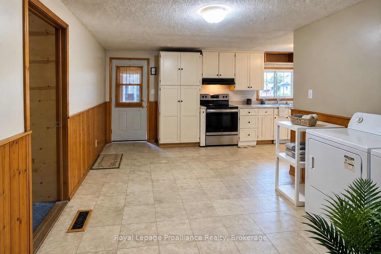 252 Sidney Street Property Photo 7