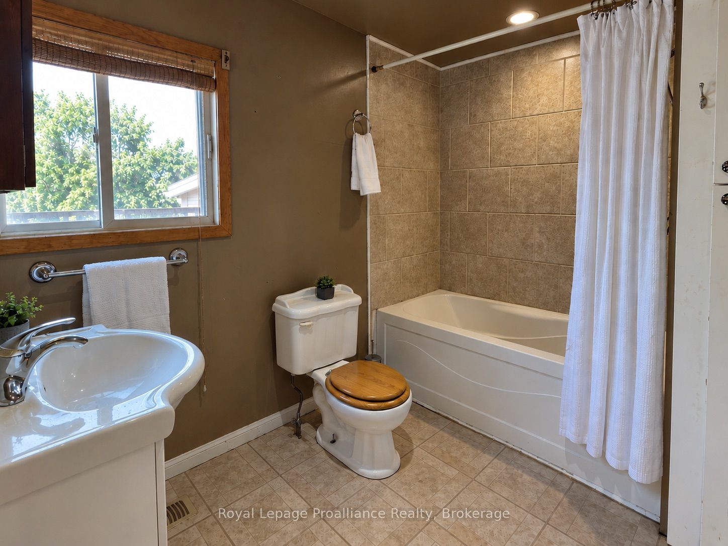 252 Sidney Street Property Photo 10