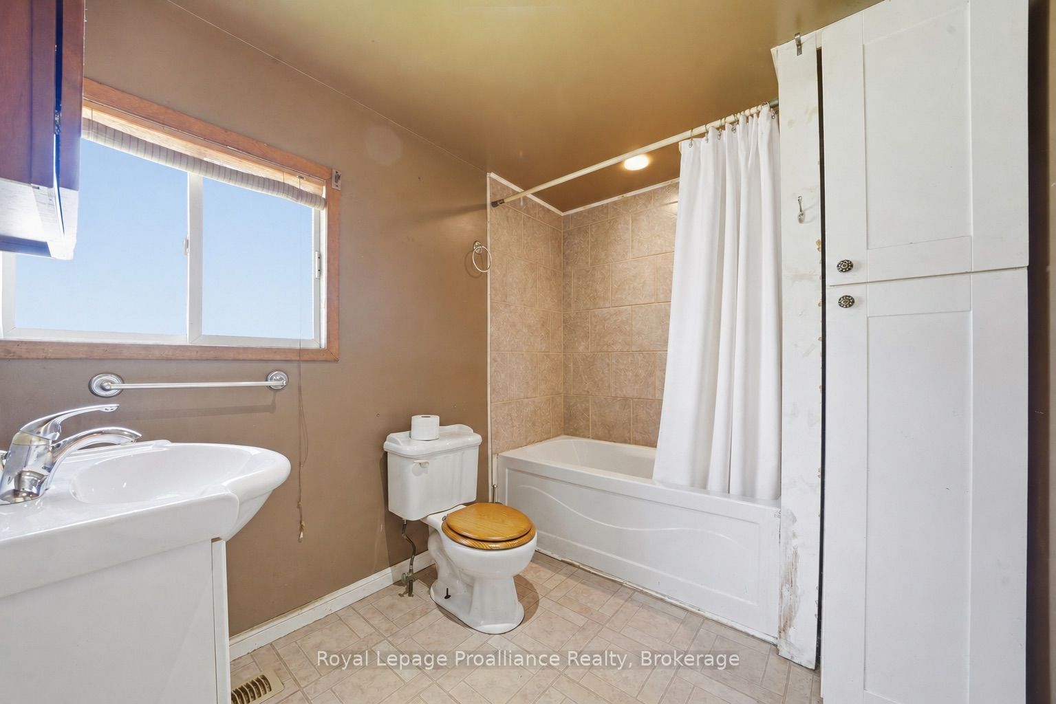252 Sidney Street Property Photo 16