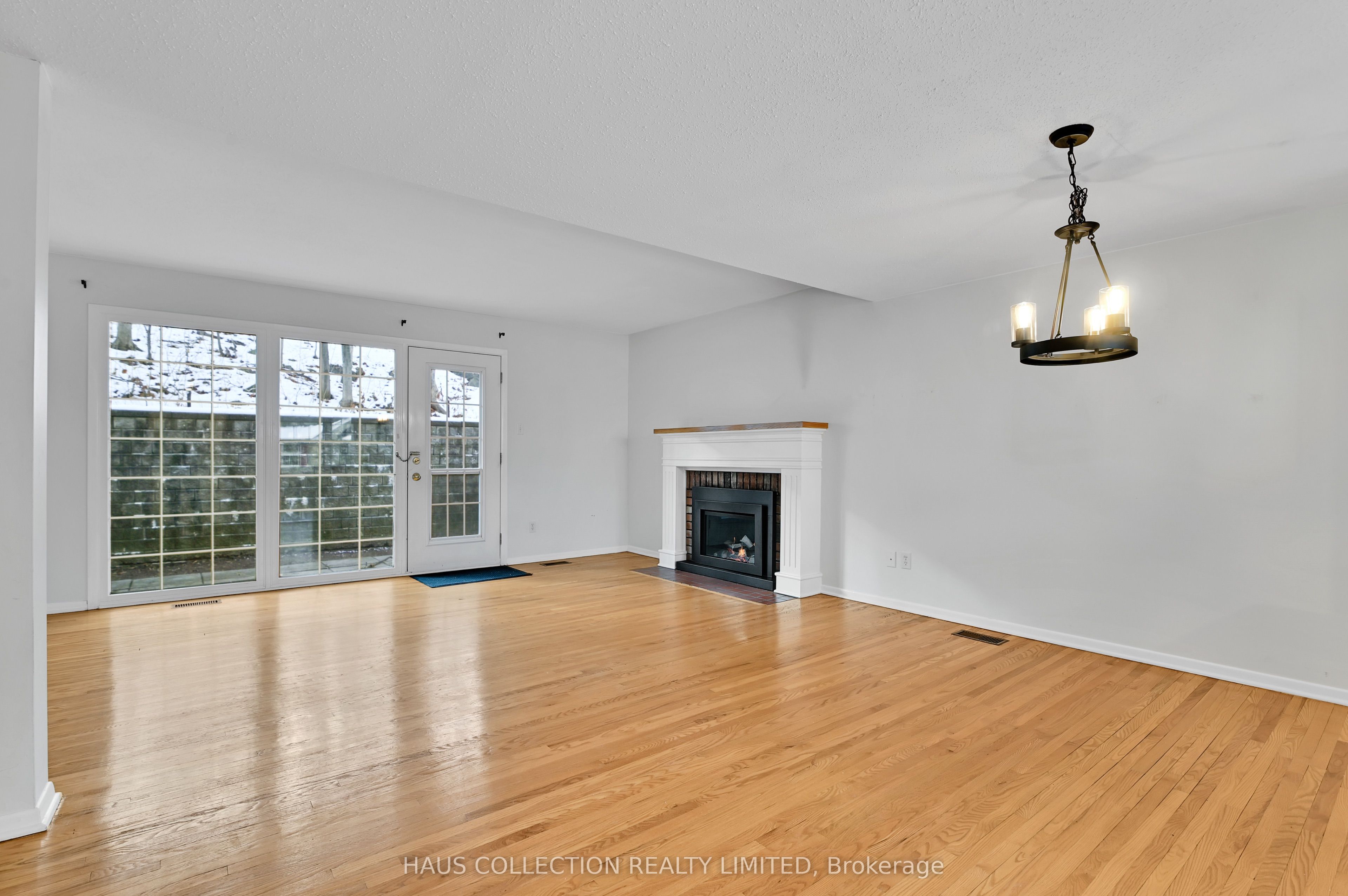 884 Walkley Road Property Photo 6