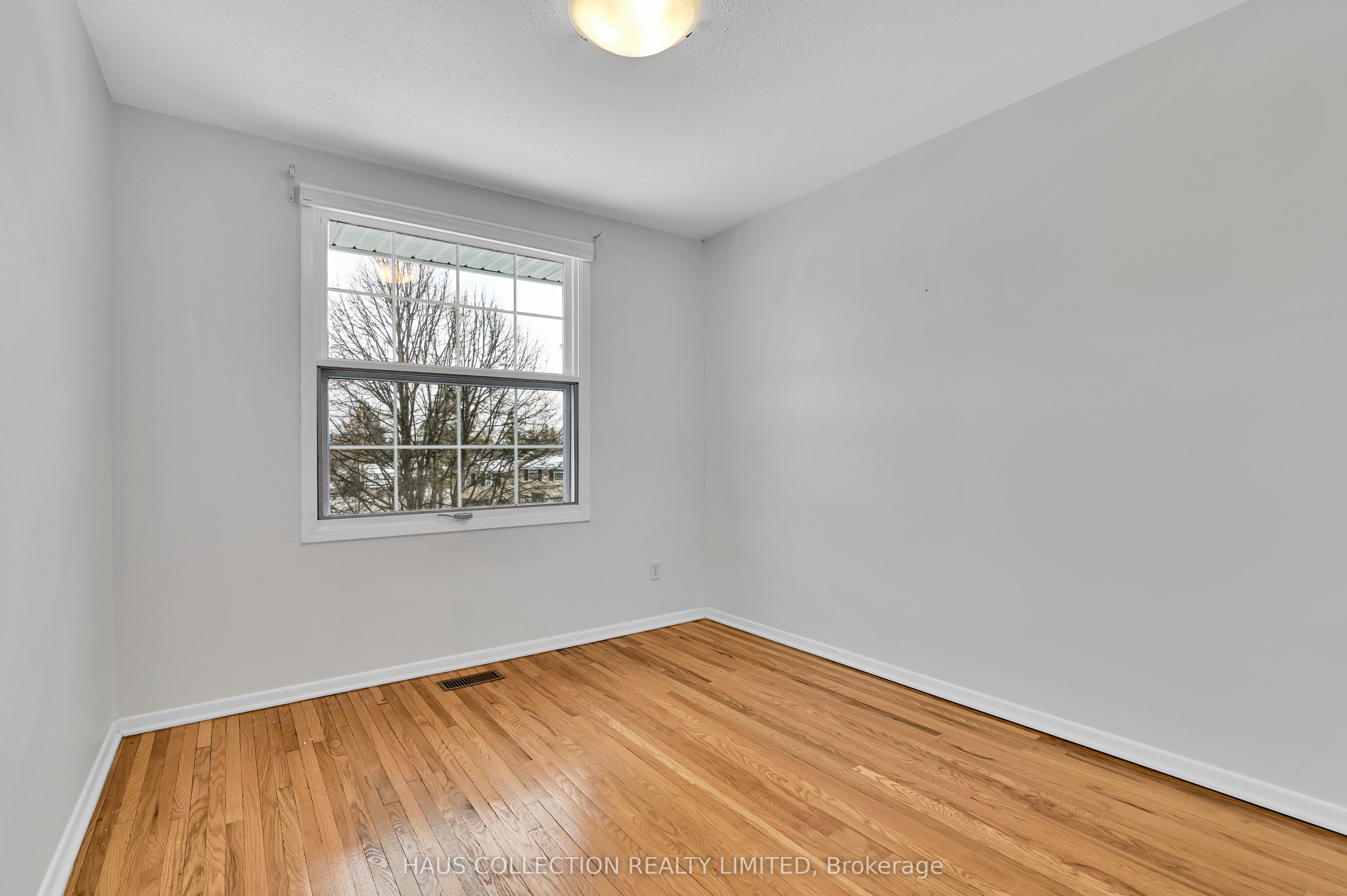 884 Walkley Road Property Photo 23