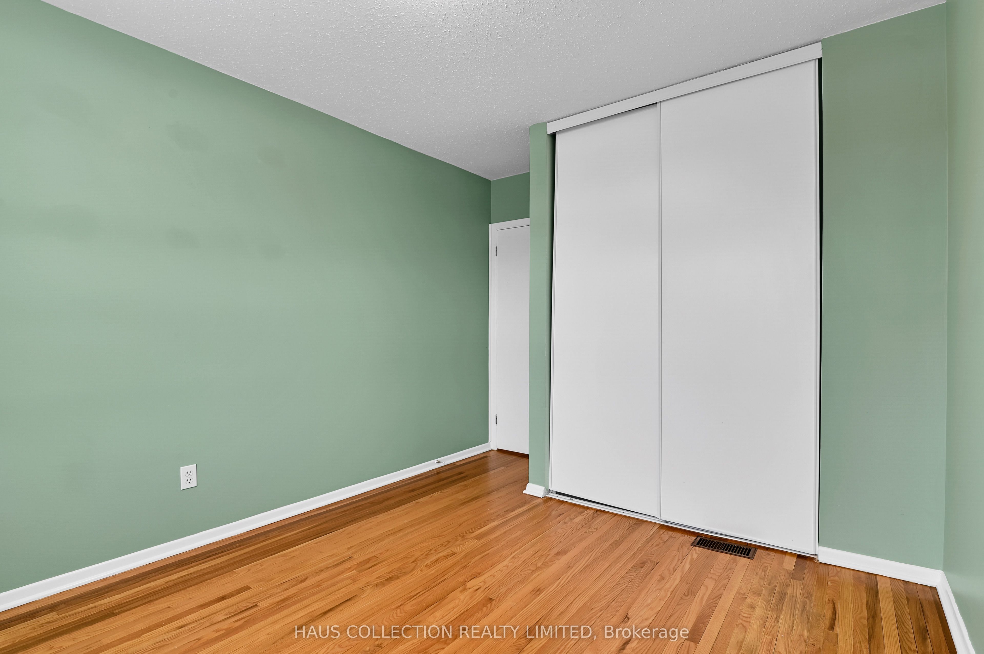 884 Walkley Road Property Photo 25
