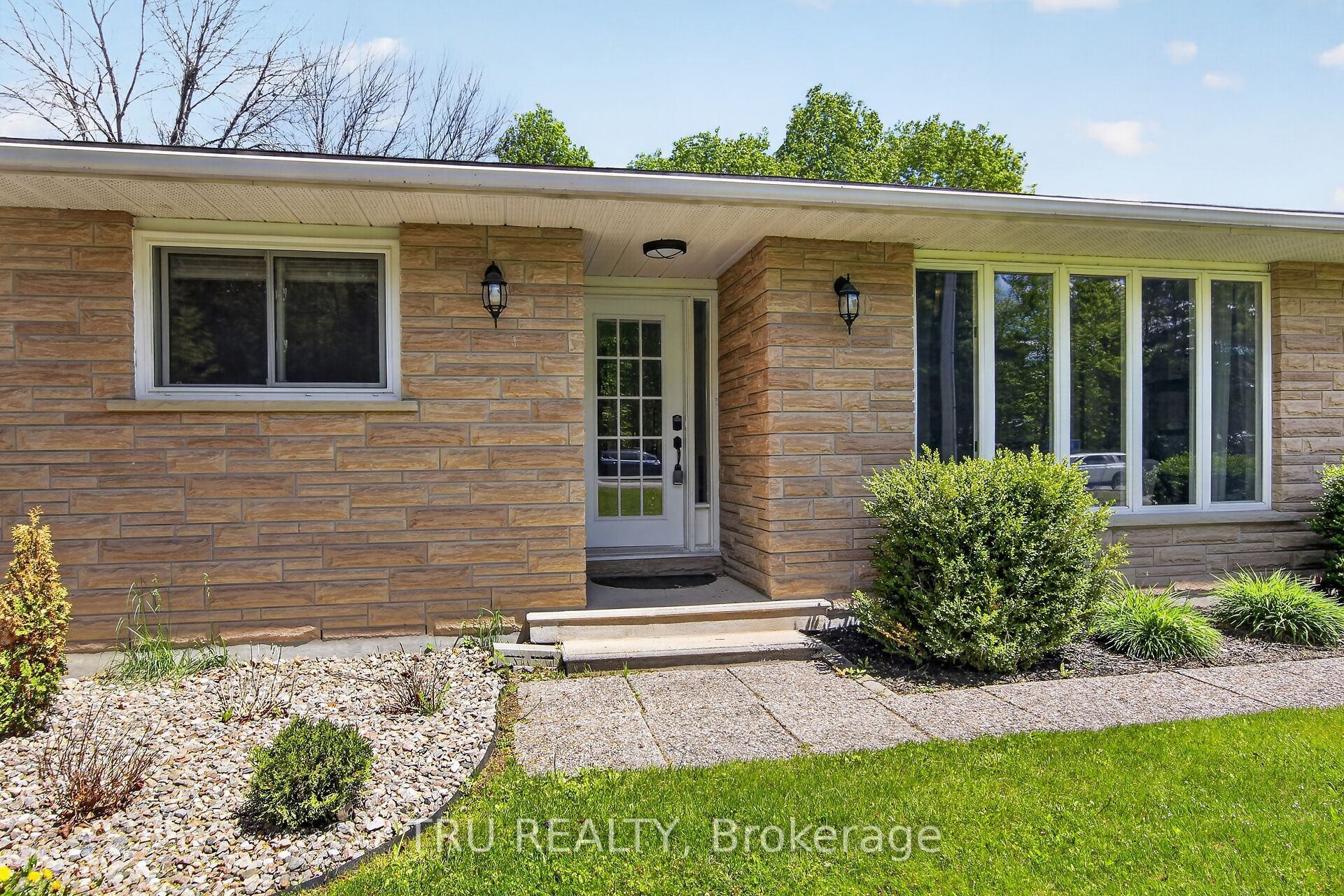 3910 Highland Road Property Photo 3