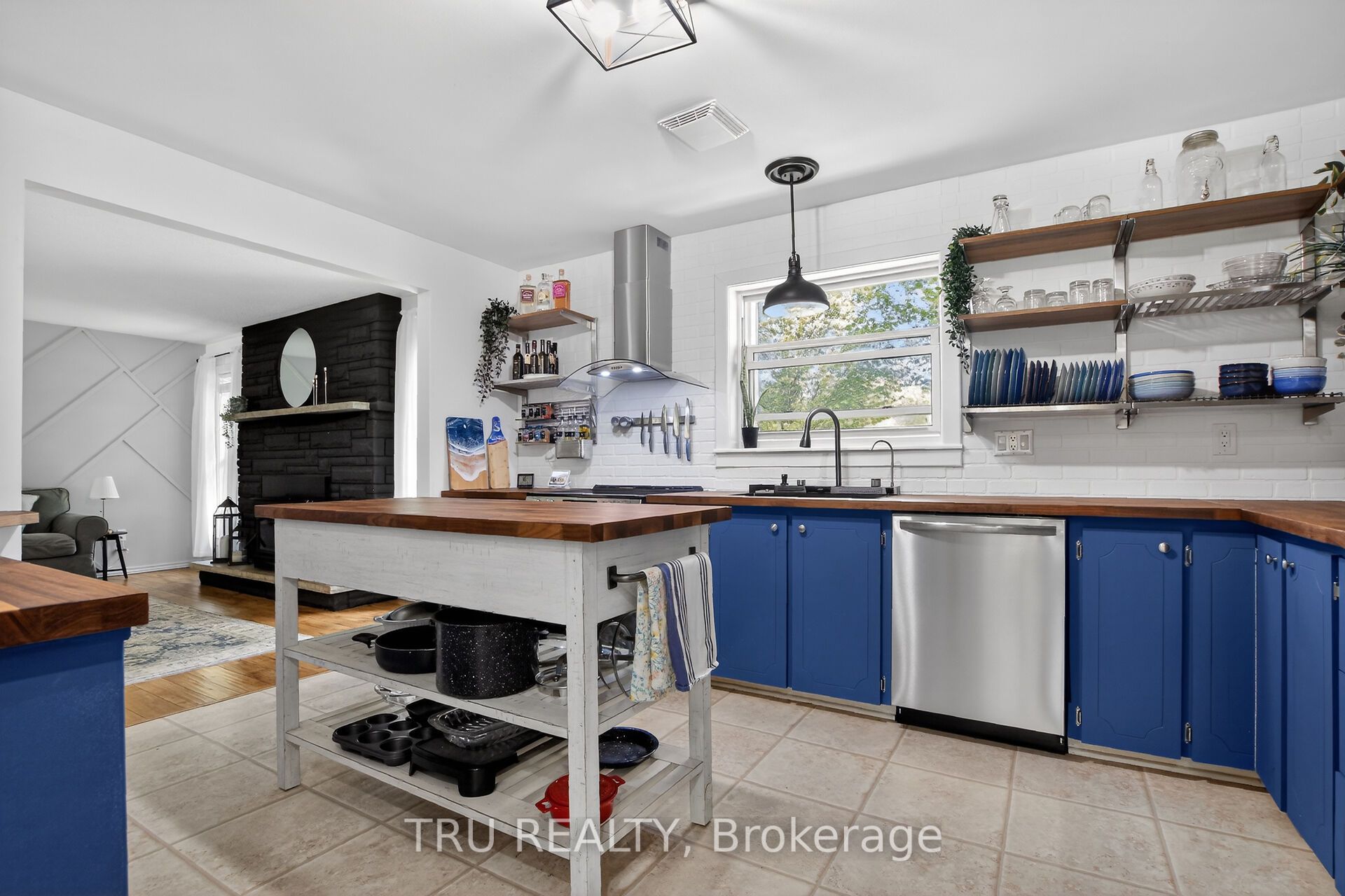 3910 Highland Road Property Photo 10