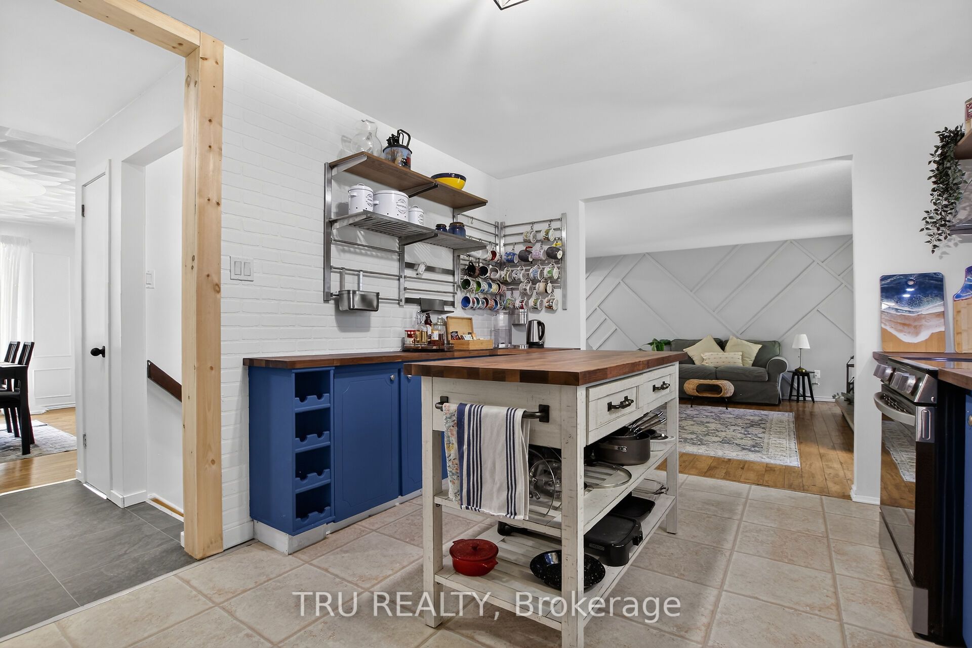 3910 Highland Road Property Photo 11