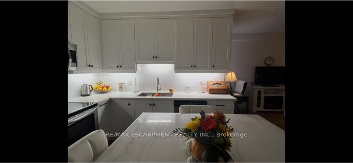 372 Mary Street 1 Property Photo 6