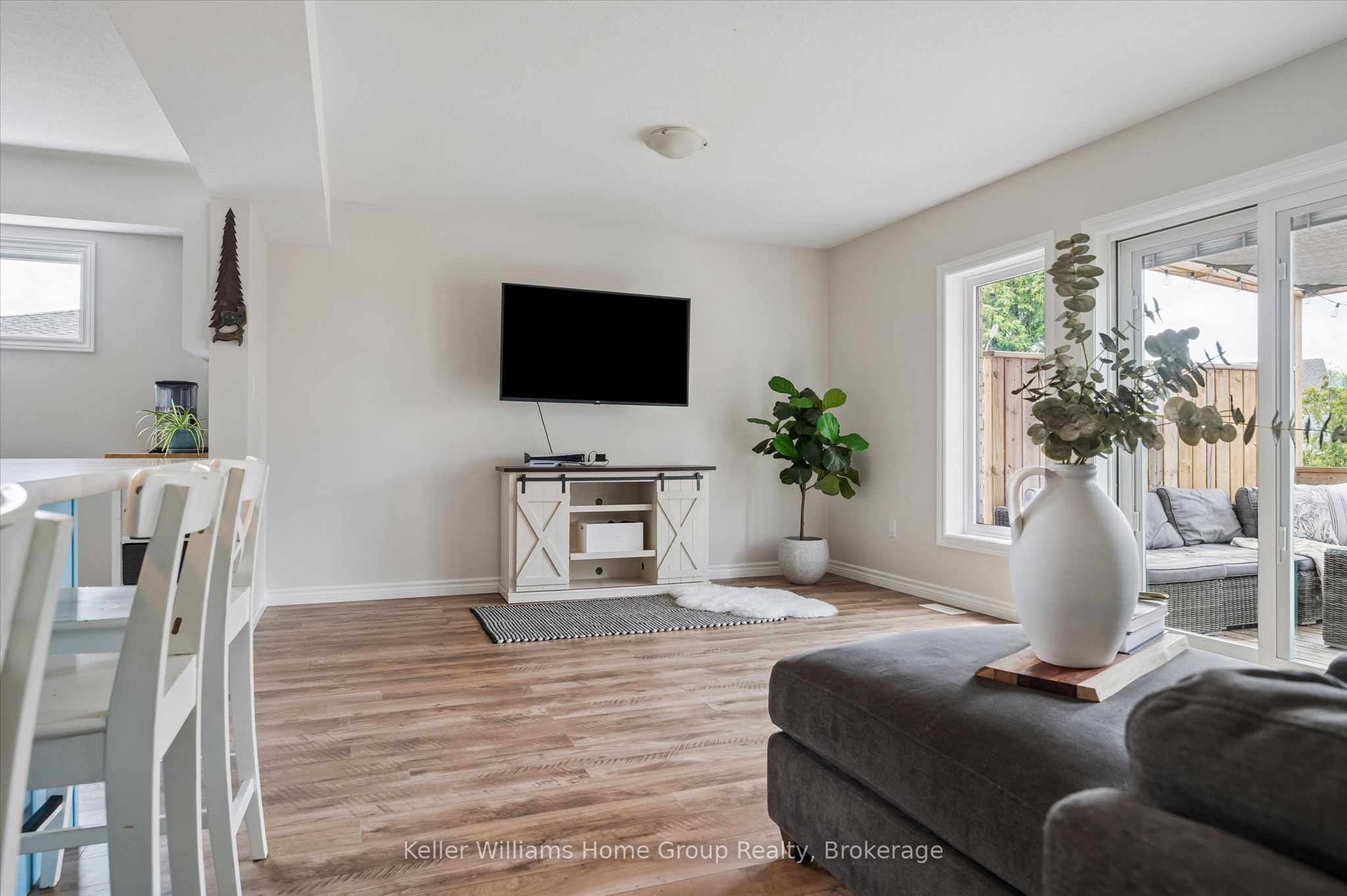 898a Gzowski Street Property Photo 16