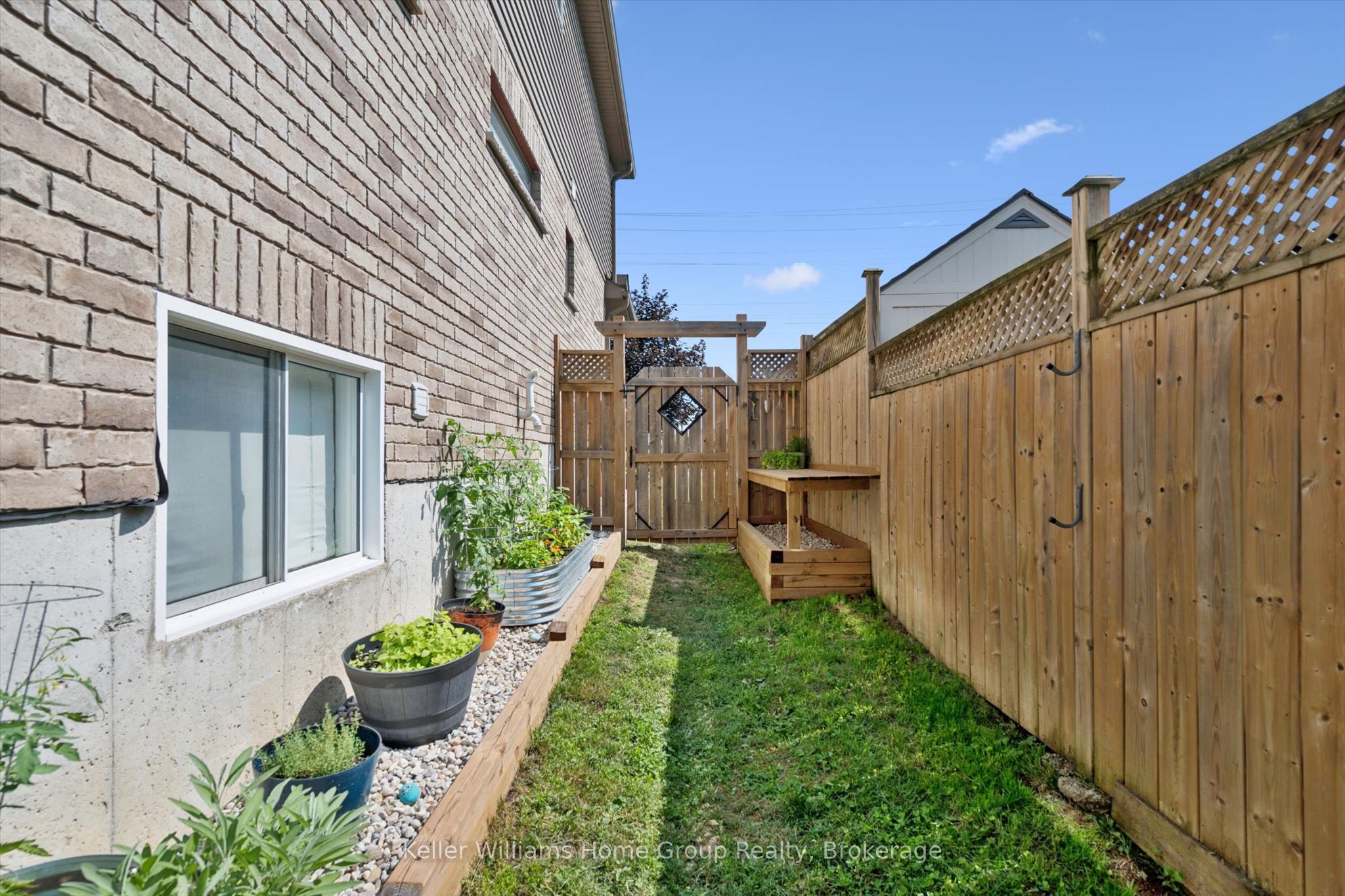 898a Gzowski Street Property Photo 46
