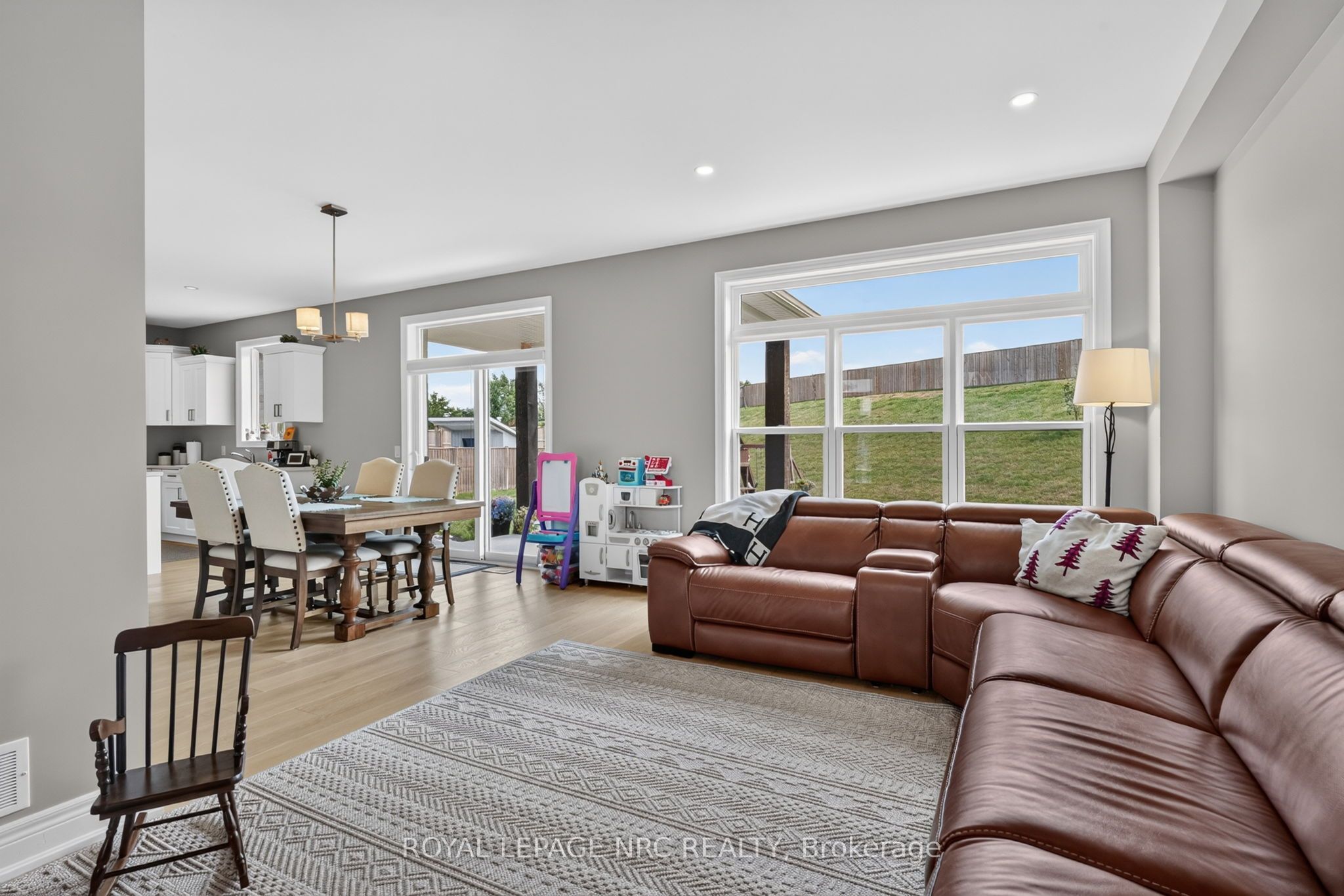 4162 Village Creek Drive Property Photo 10