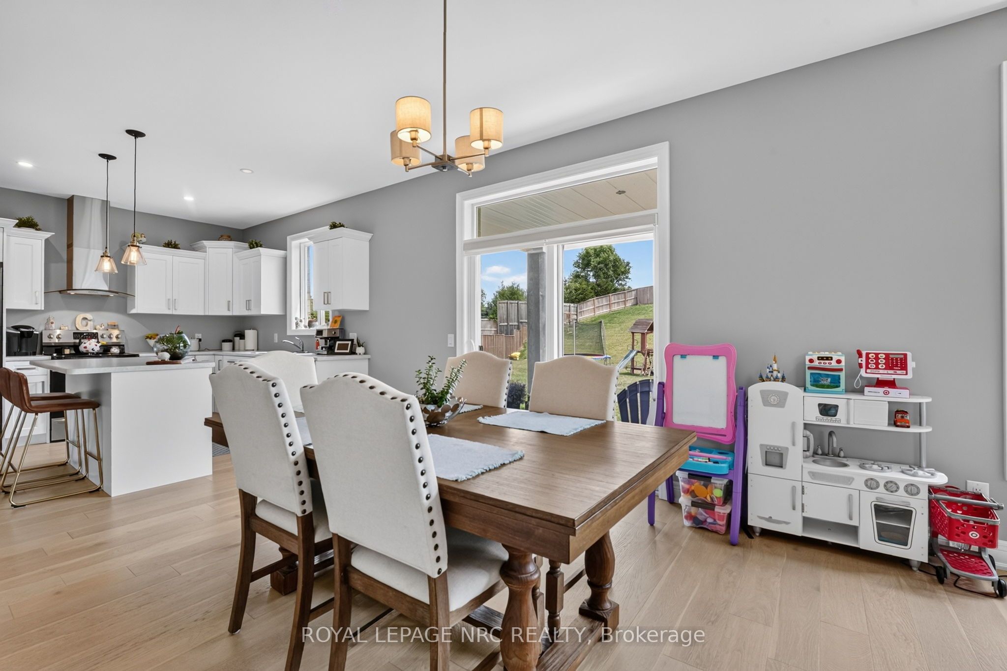 4162 Village Creek Drive Property Photo 13