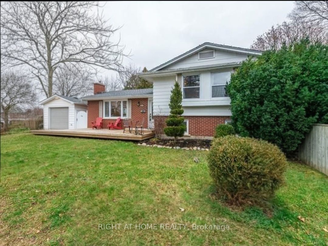 90 Chapple Hill Road S Upper Unit Property Photo 1