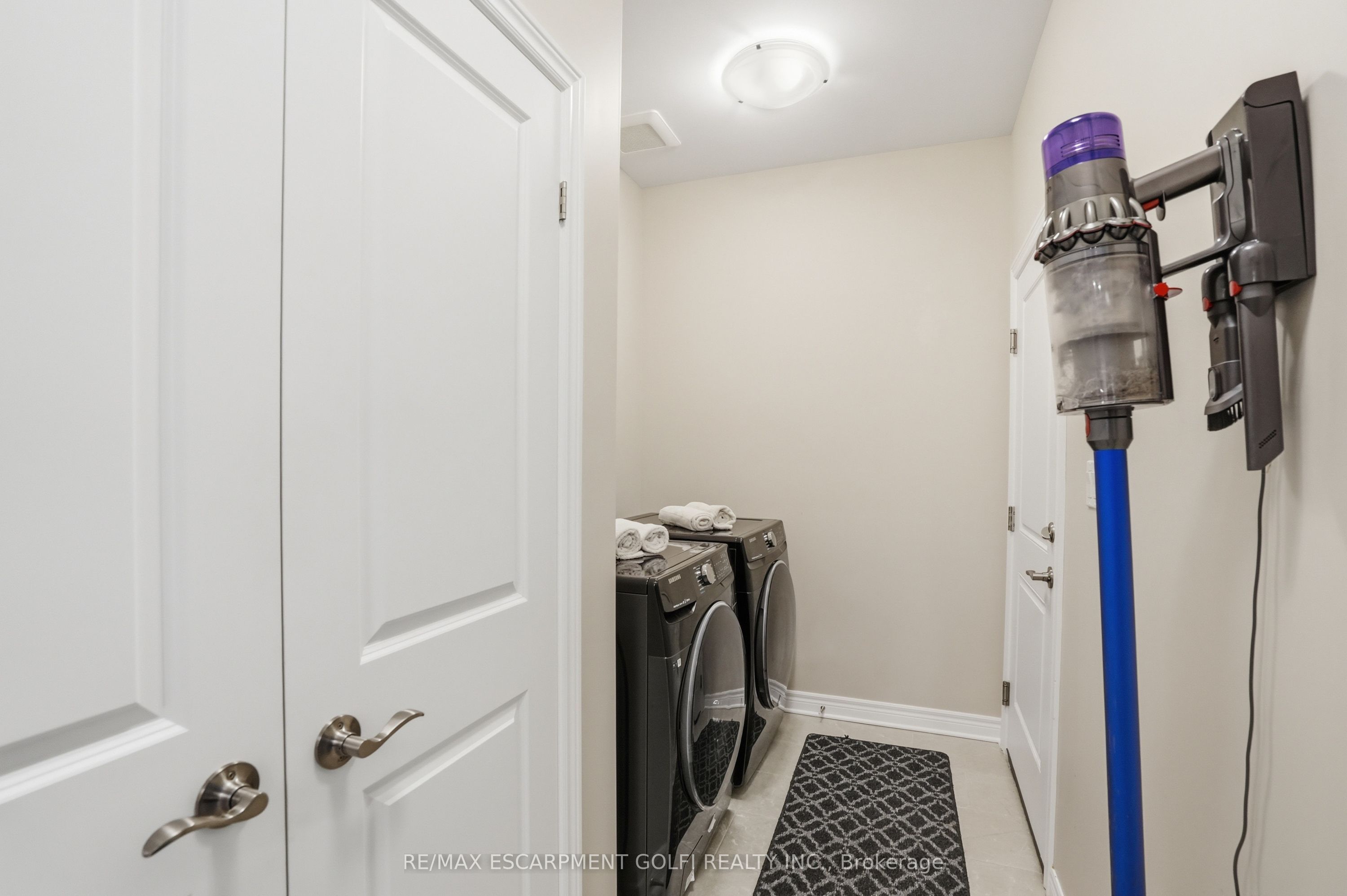 45 Dorchester Boulevard S 12 Property Photo 16