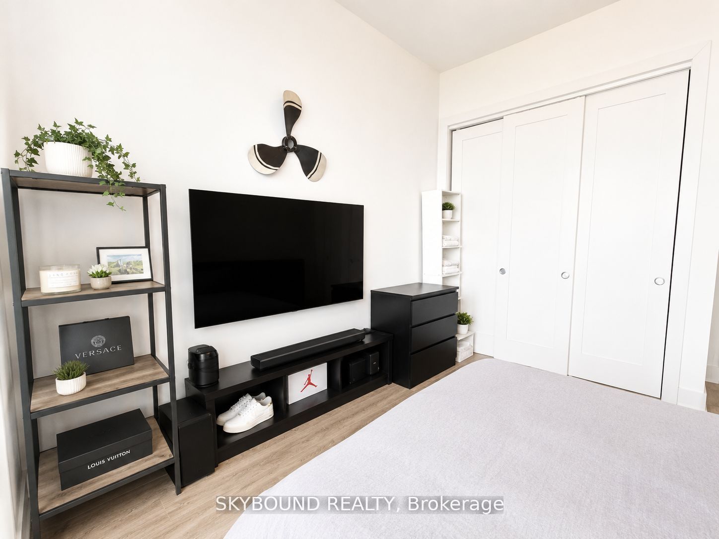 385 Winston Road 1806 Property Photo 23