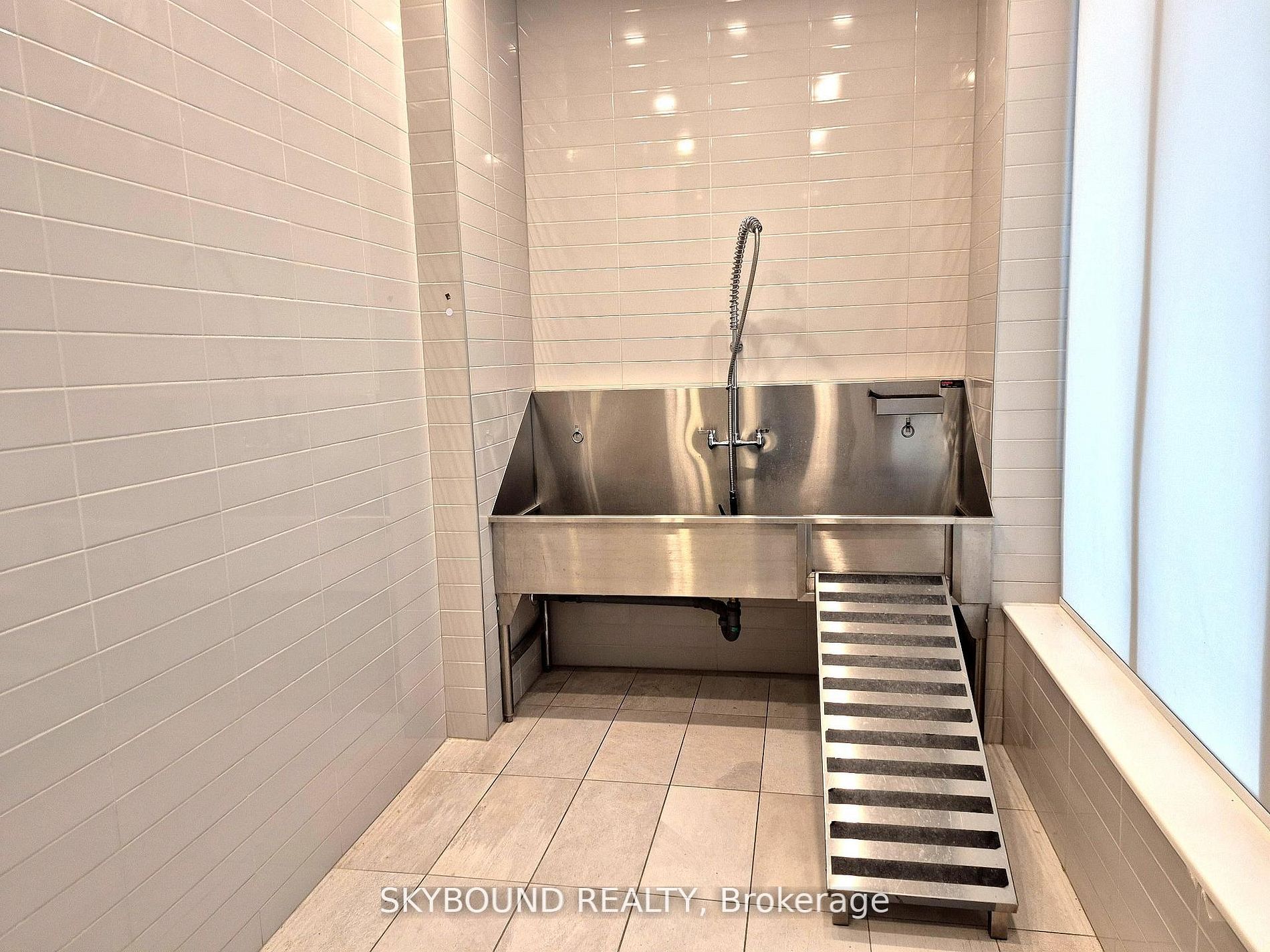 385 Winston Road 1806 Property Photo 41