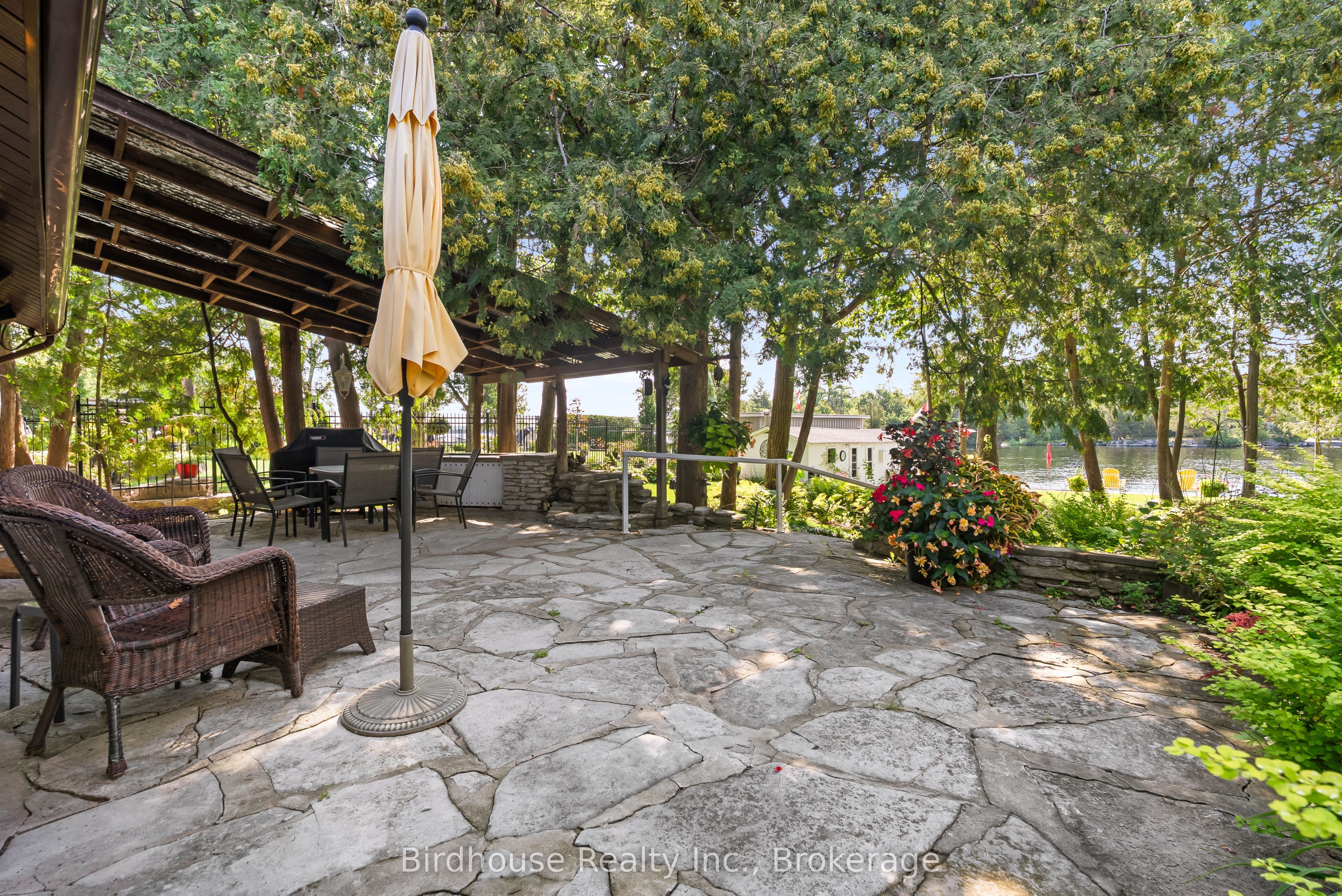 99 Riverside Drive Property Photo 9