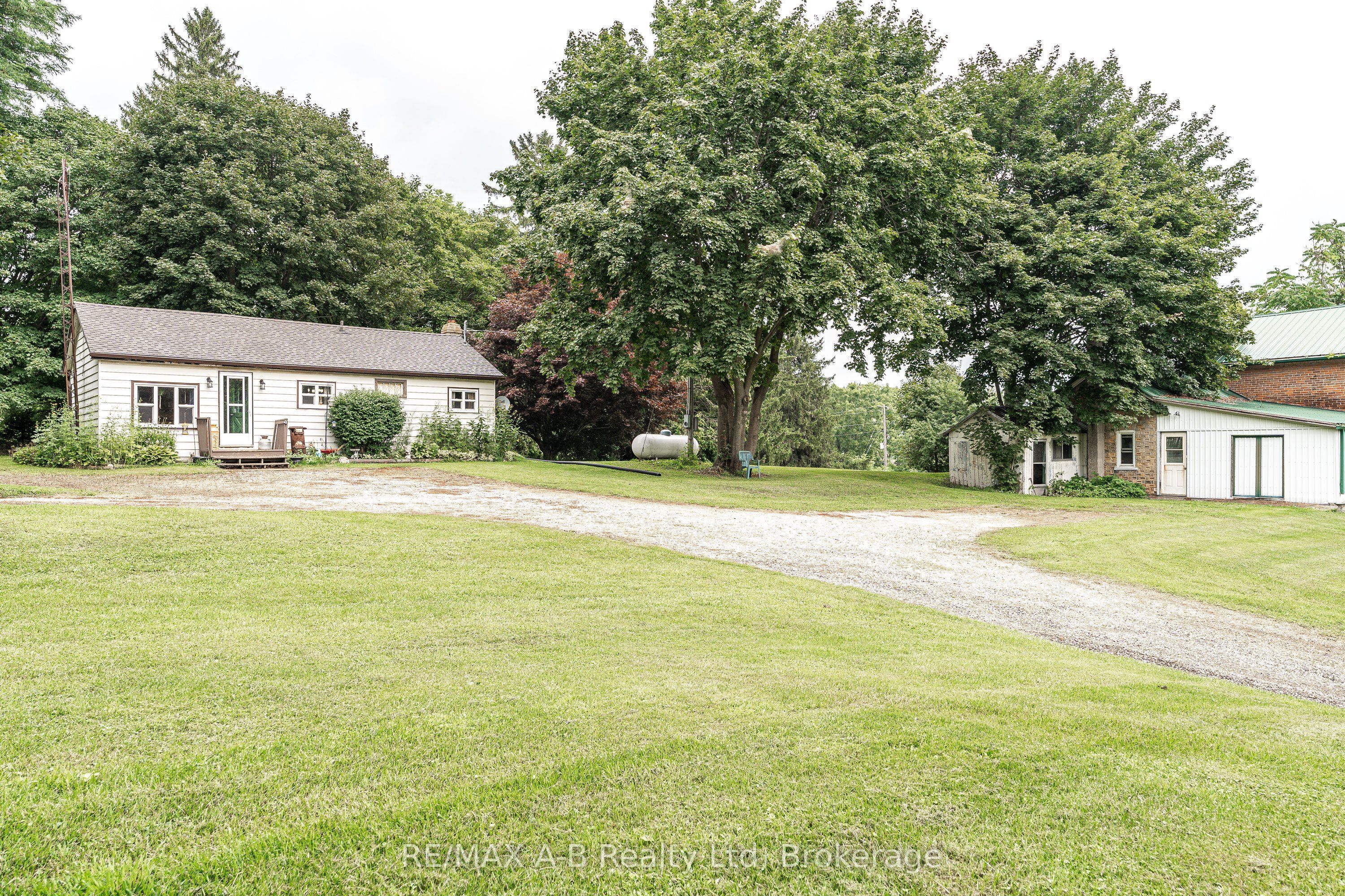 376553 Line 37 Property Photo 3