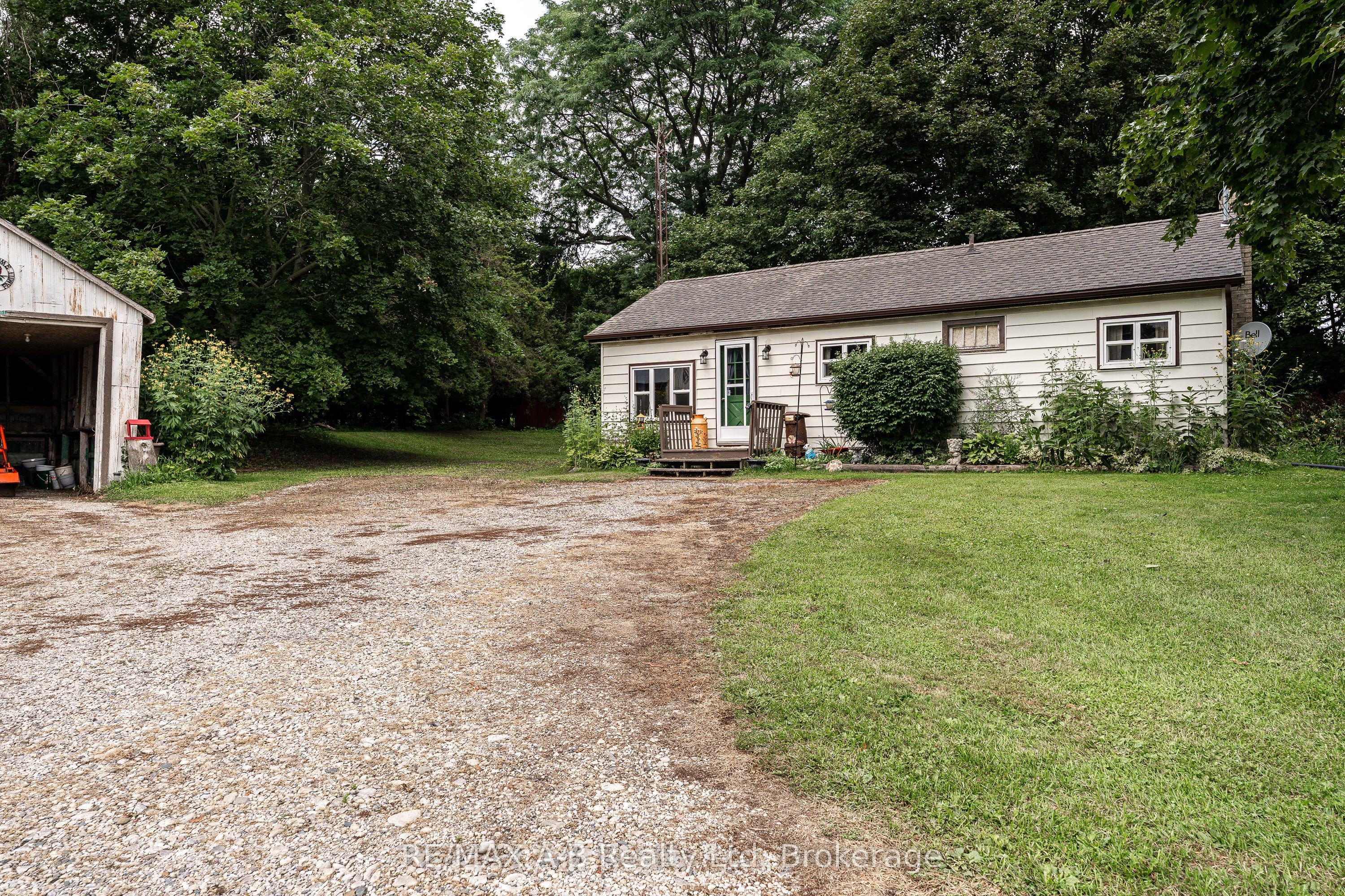 376553 Line 37 Property Photo 5