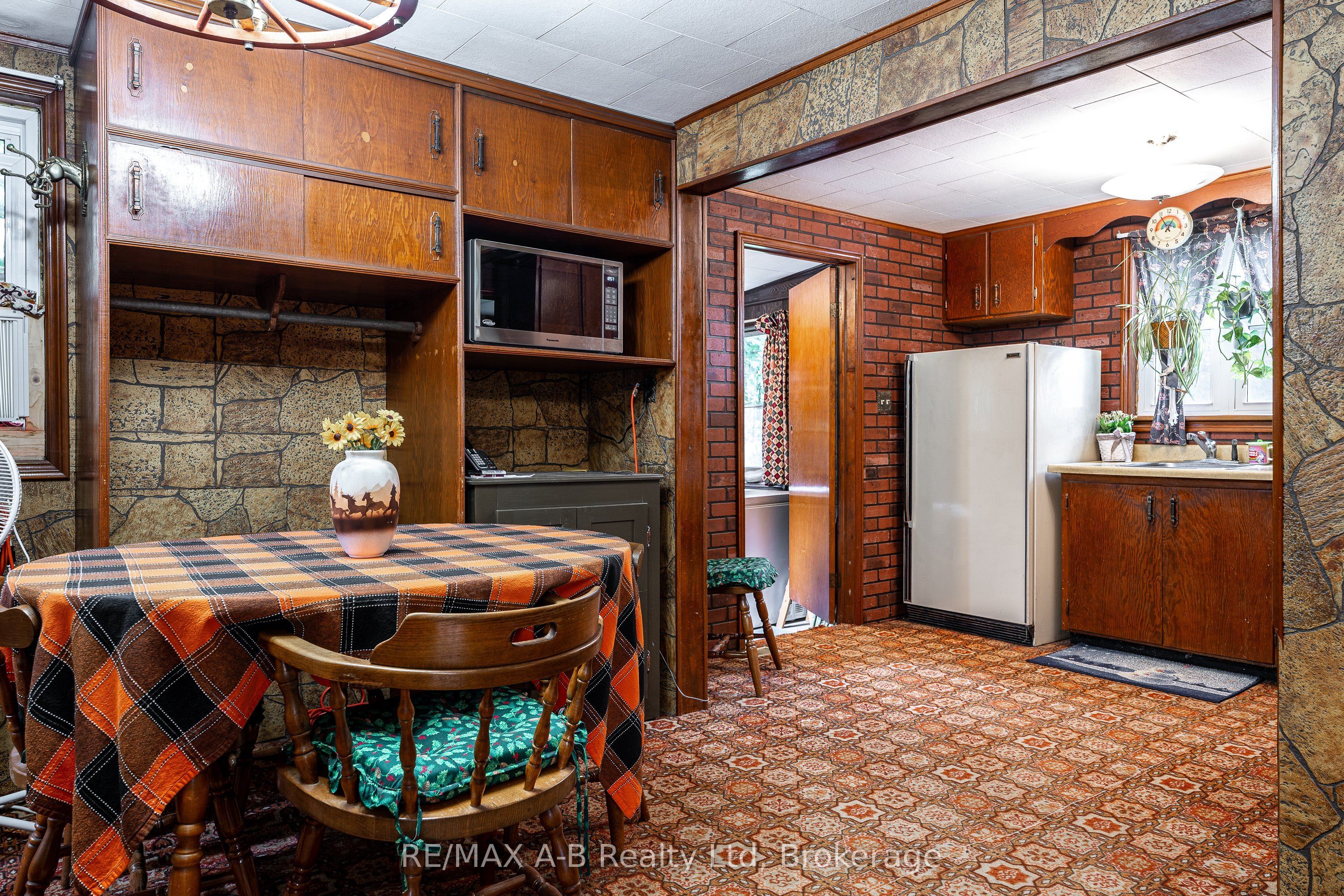 376553 Line 37 Property Photo 10