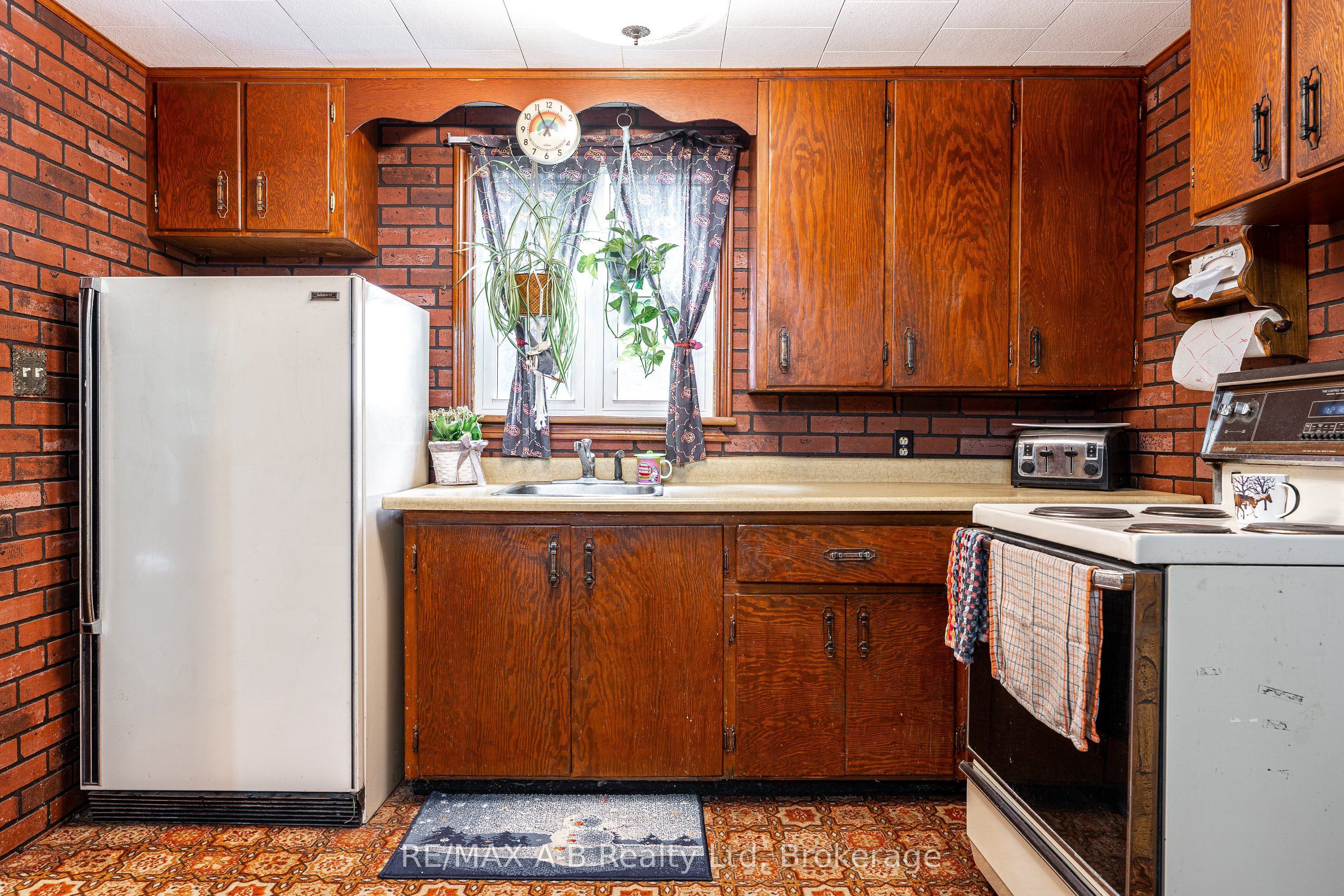 376553 Line 37 Property Photo 11