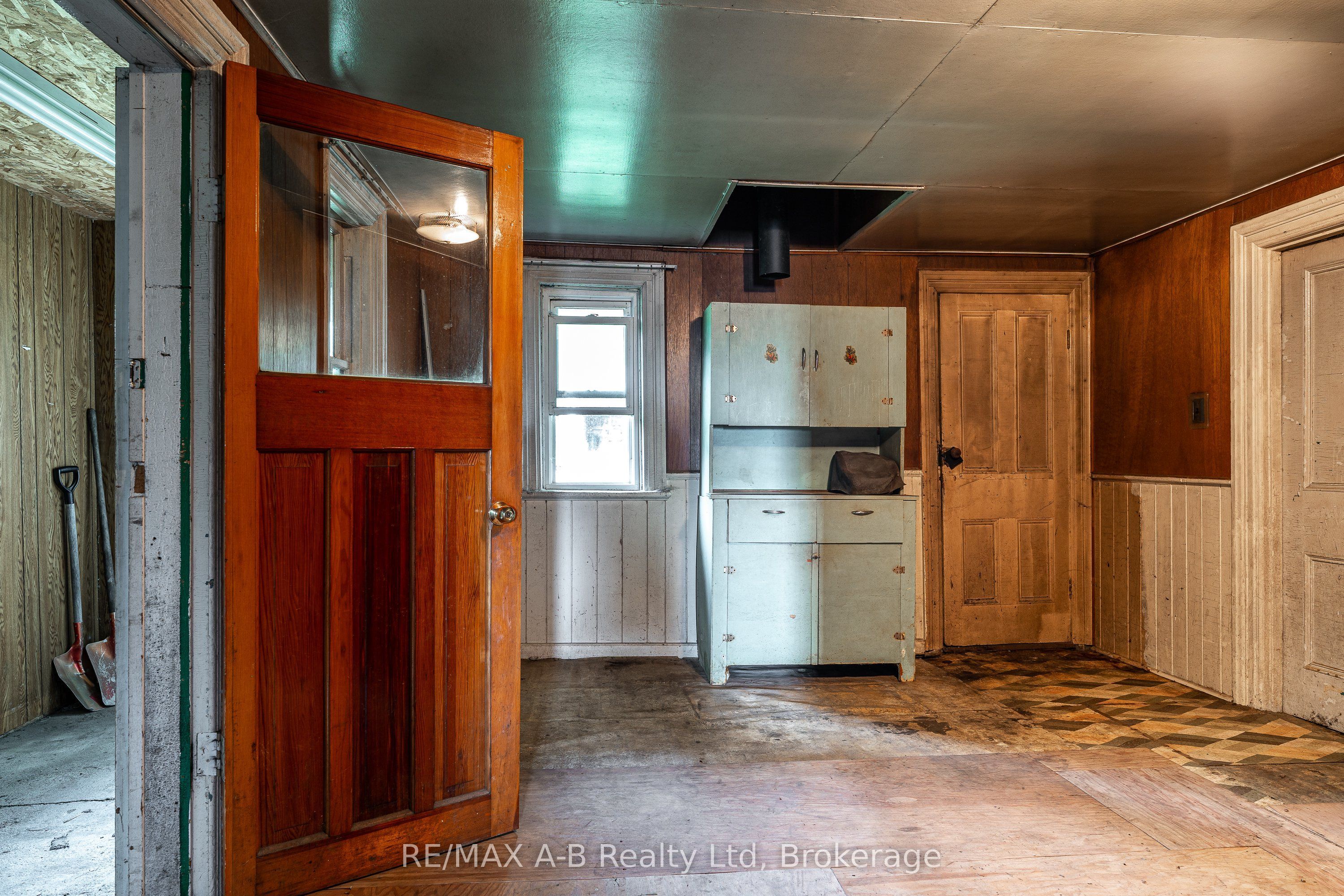 376553 Line 37 Property Photo 34