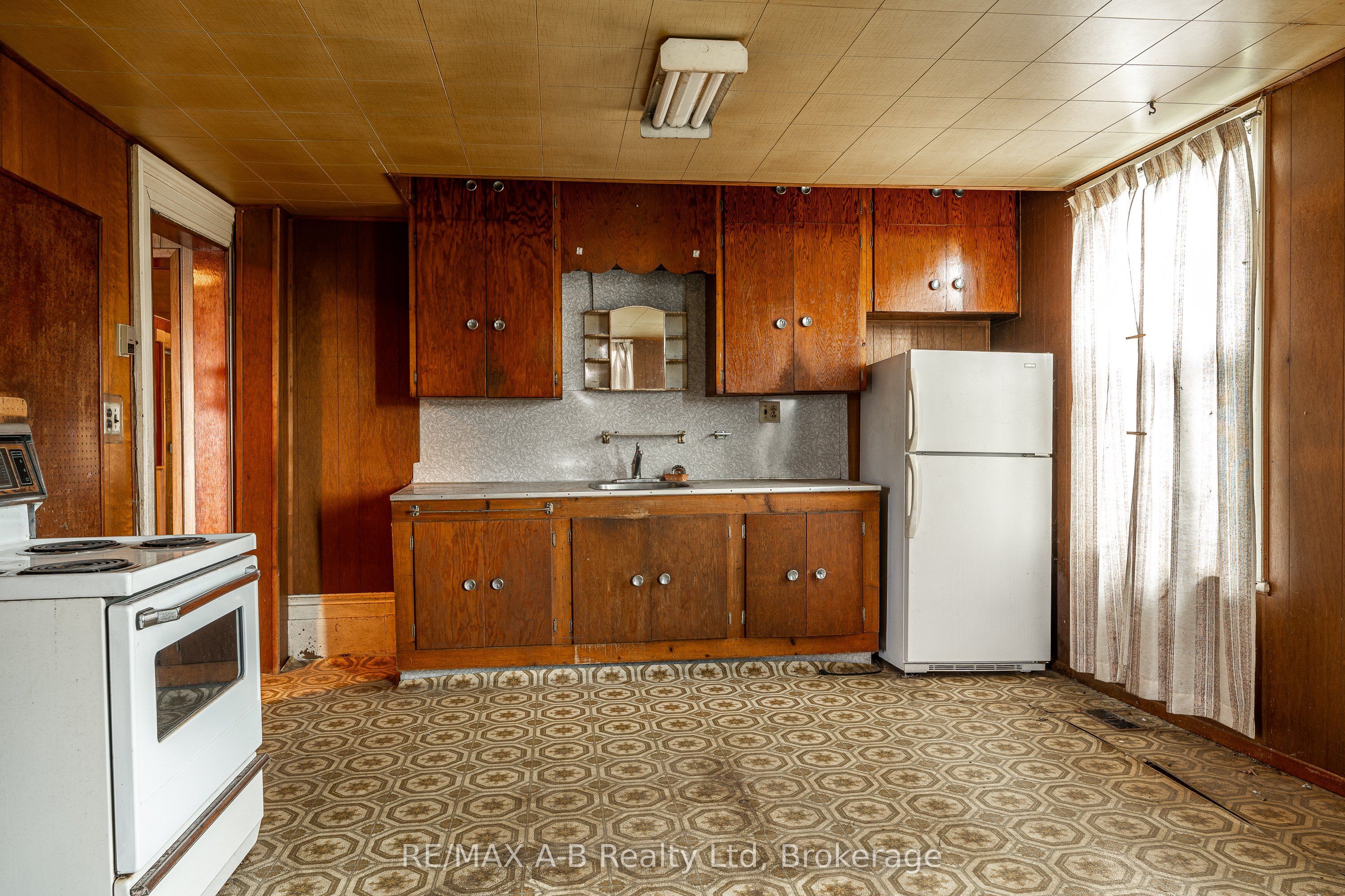 376553 Line 37 Property Photo 35