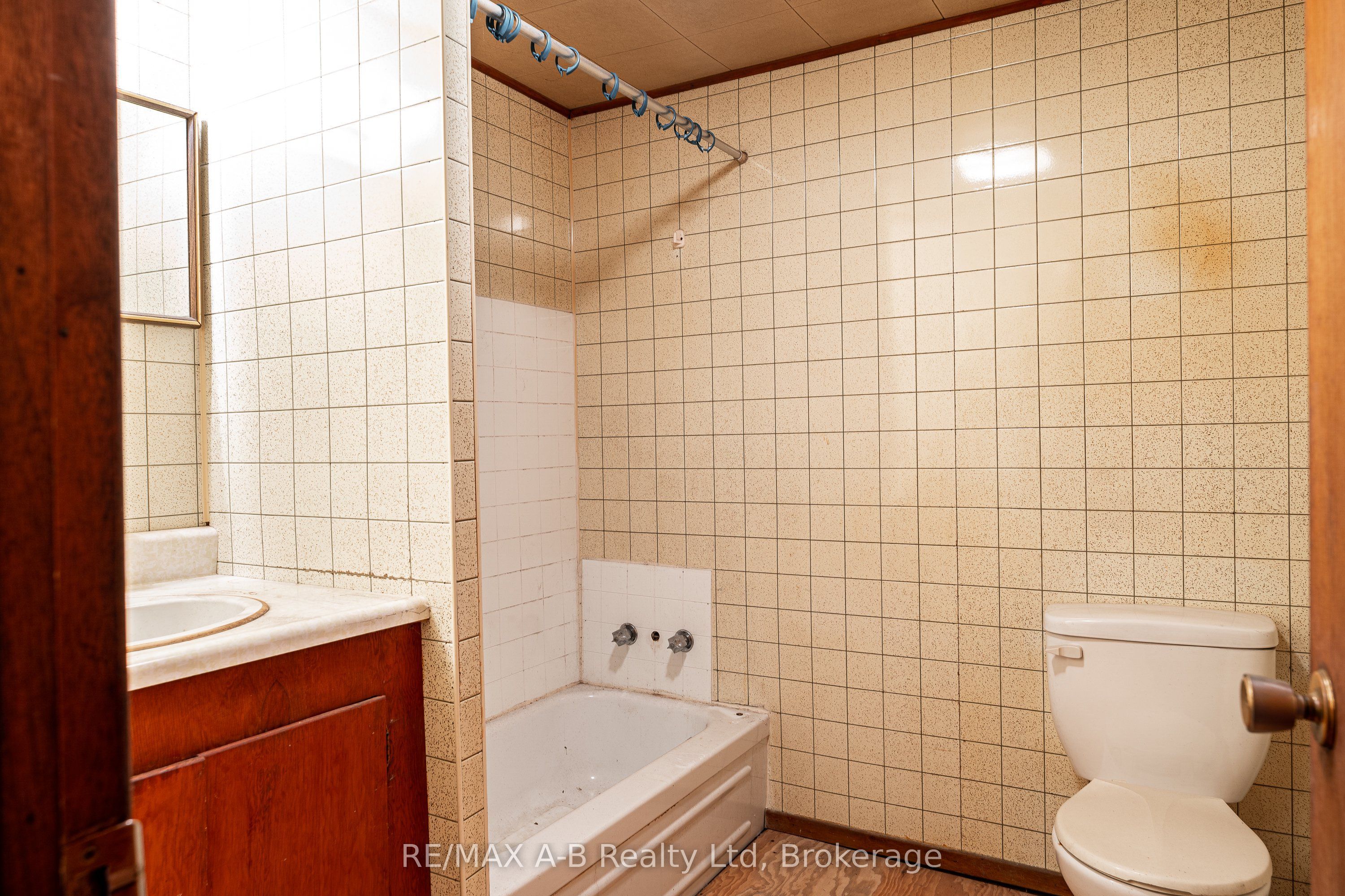 376553 Line 37 Property Photo 37
