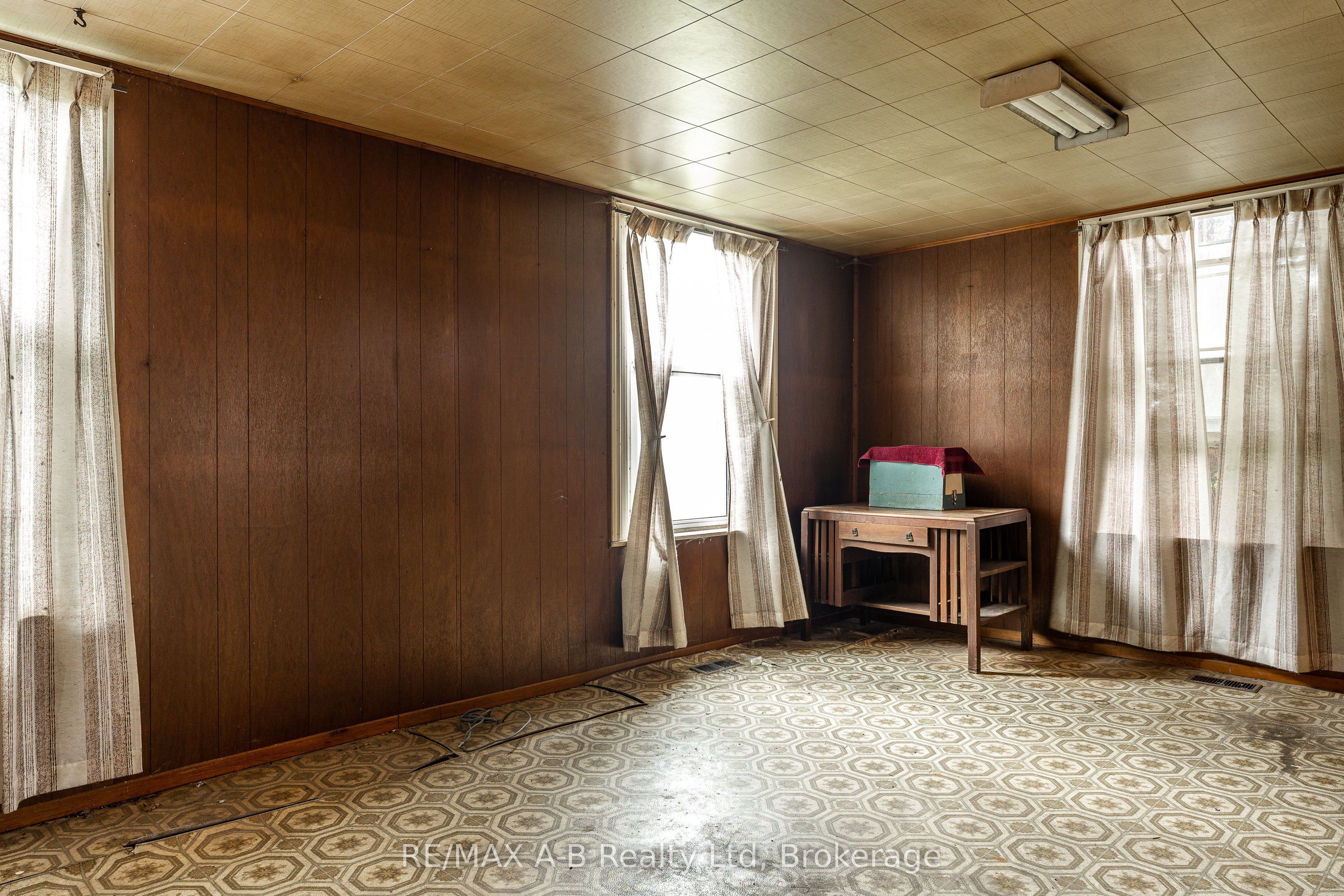 376553 Line 37 Property Photo 38