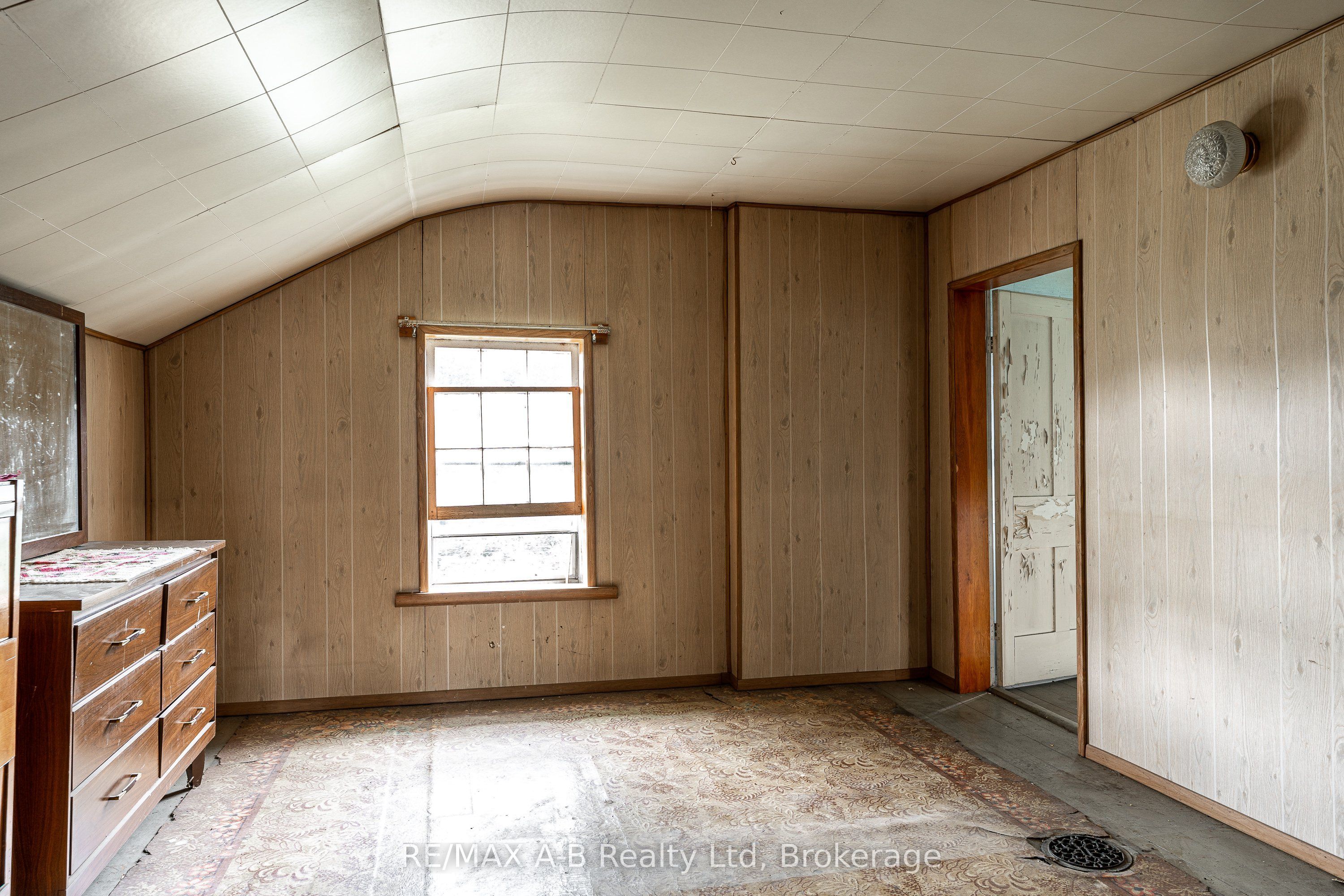 376553 Line 37 Property Photo 41
