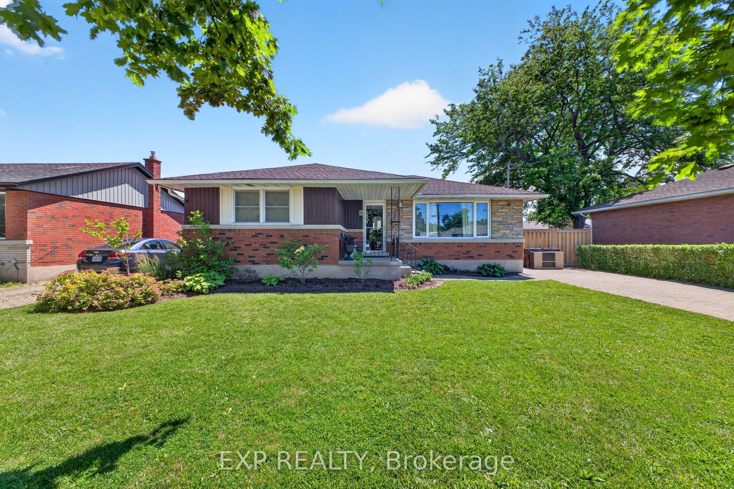 8 Dunraven Avenue Property Photo 2