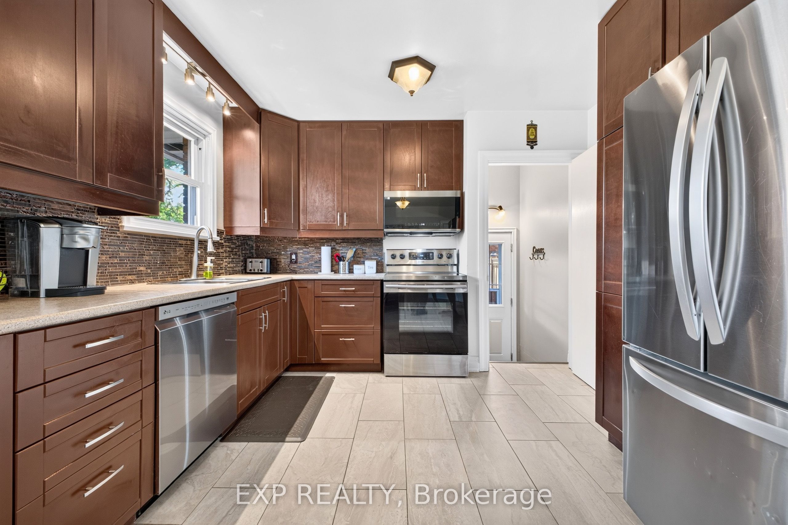 8 Dunraven Avenue Property Photo 18