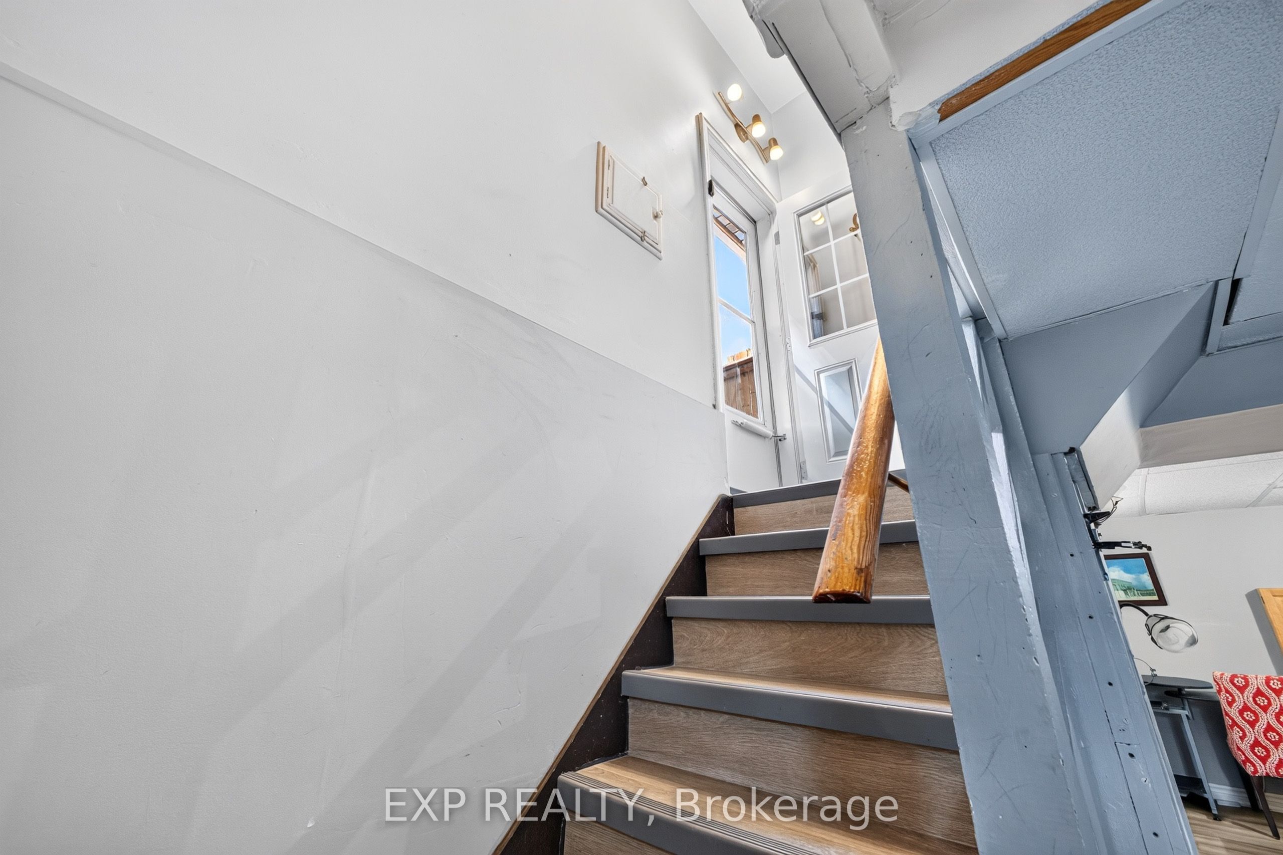 8 Dunraven Avenue Property Photo 35
