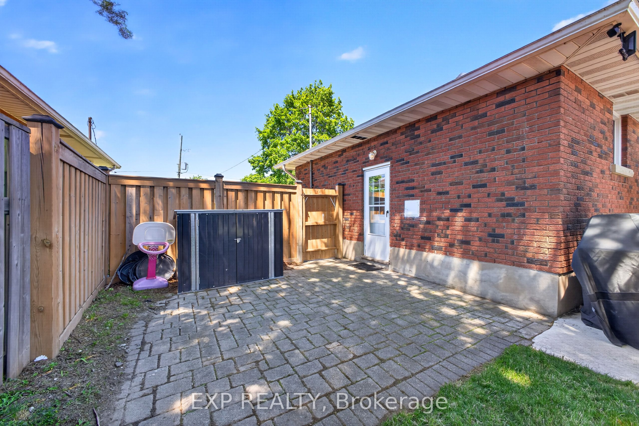8 Dunraven Avenue Property Photo 38
