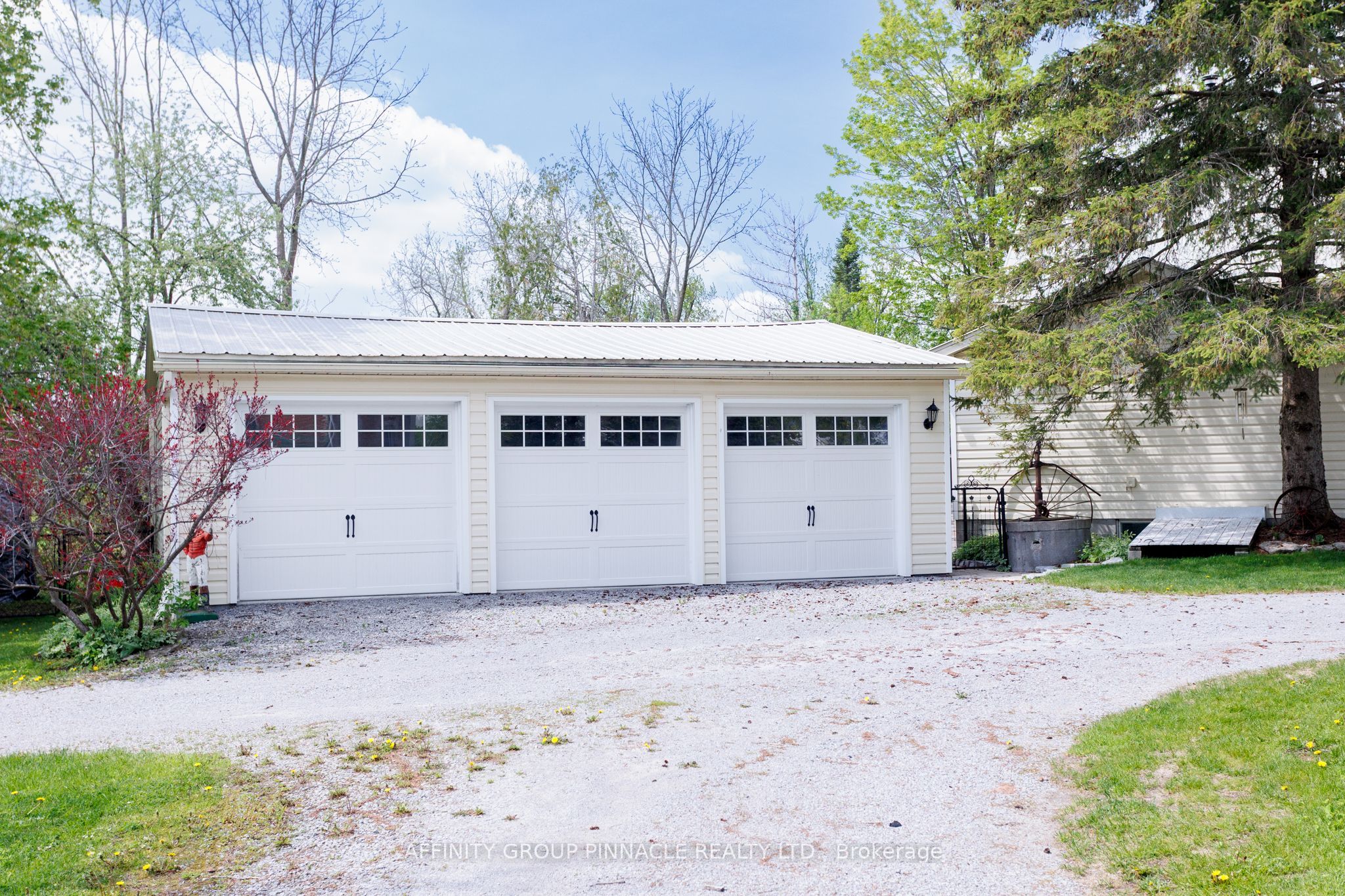 145 King Street Property Photo 6