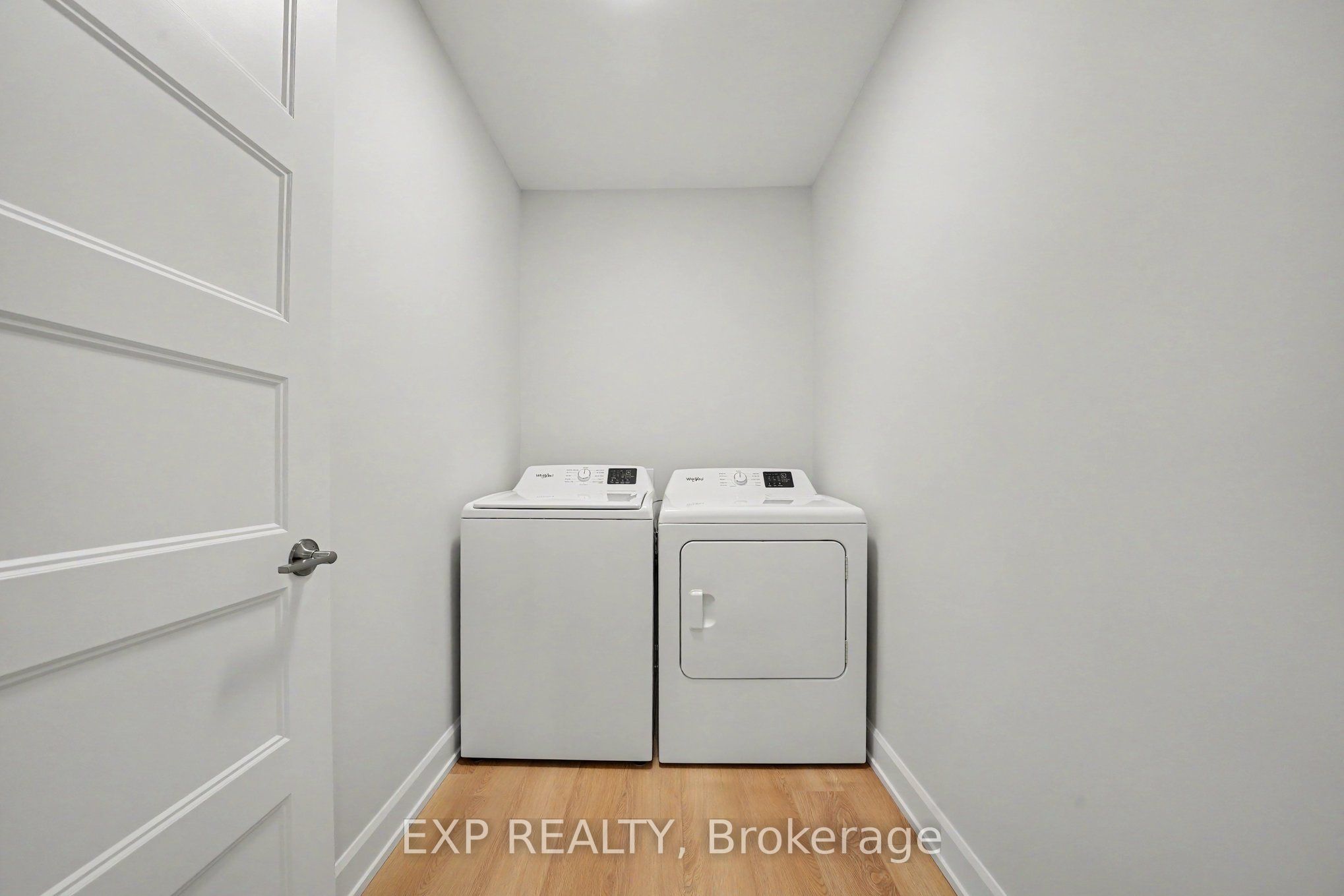 492 Falcon Lane B Property Photo 17