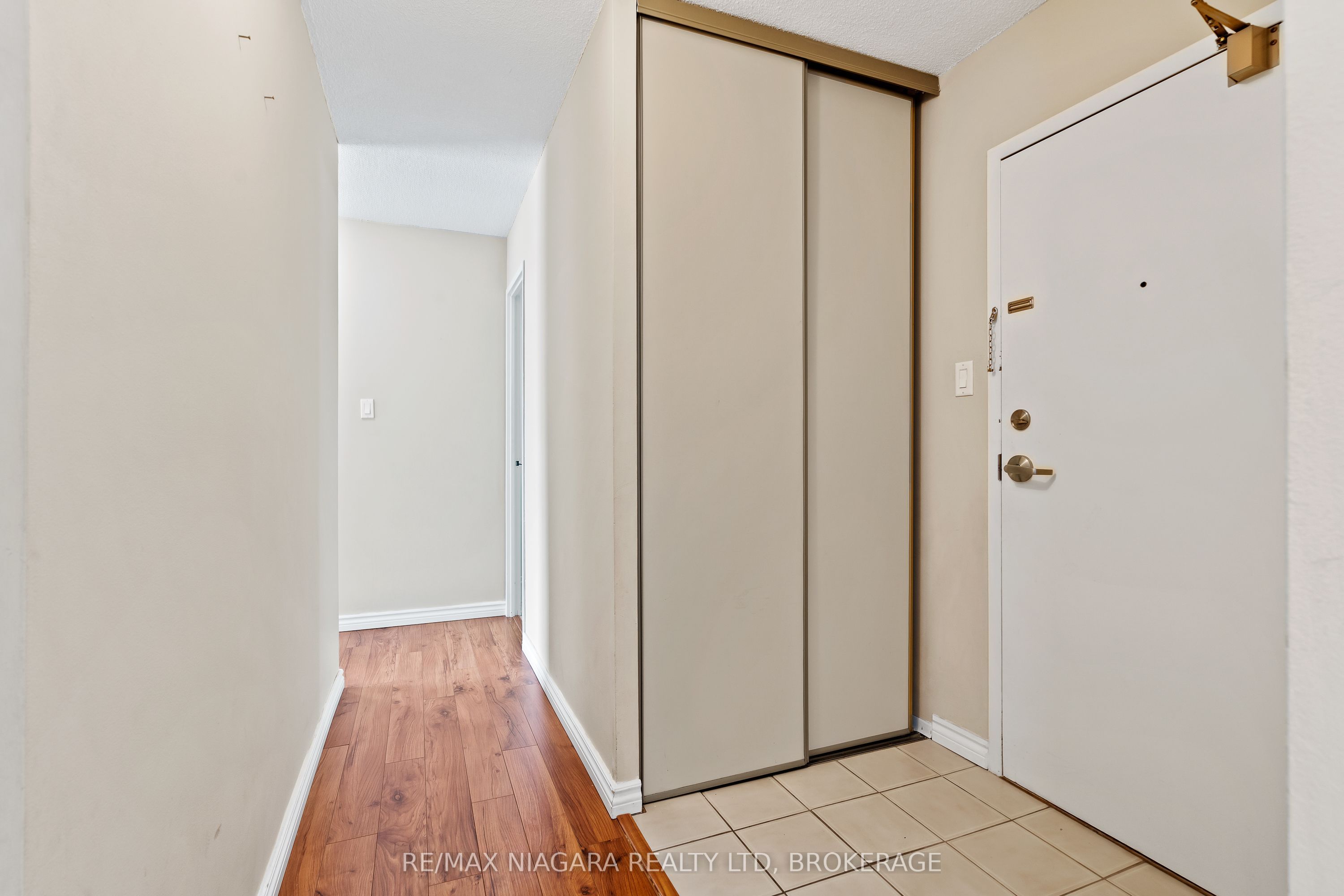 7 Gale Crescent 502 Property Photo 3