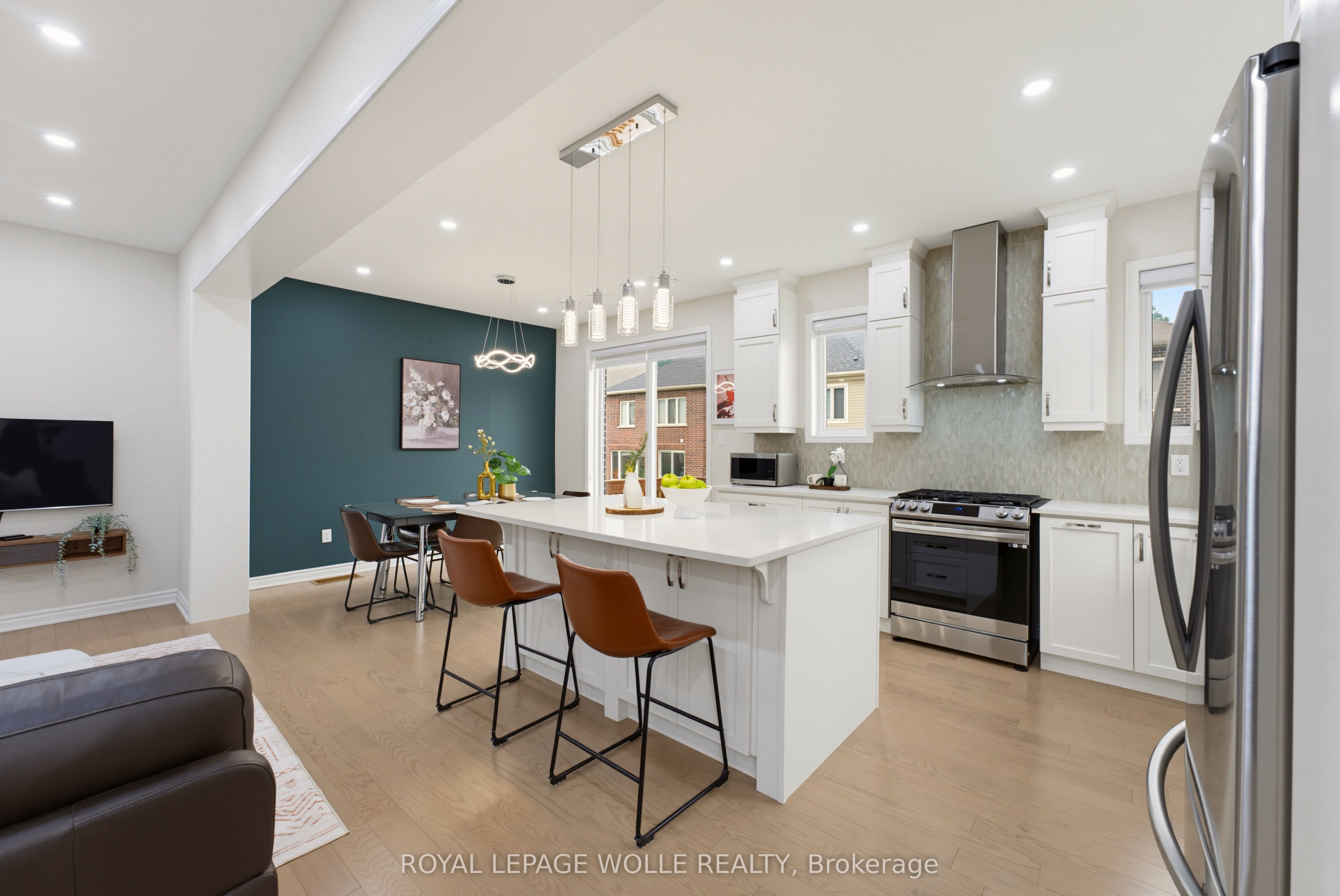 6 Milt Schmidt Street Property Photo 8