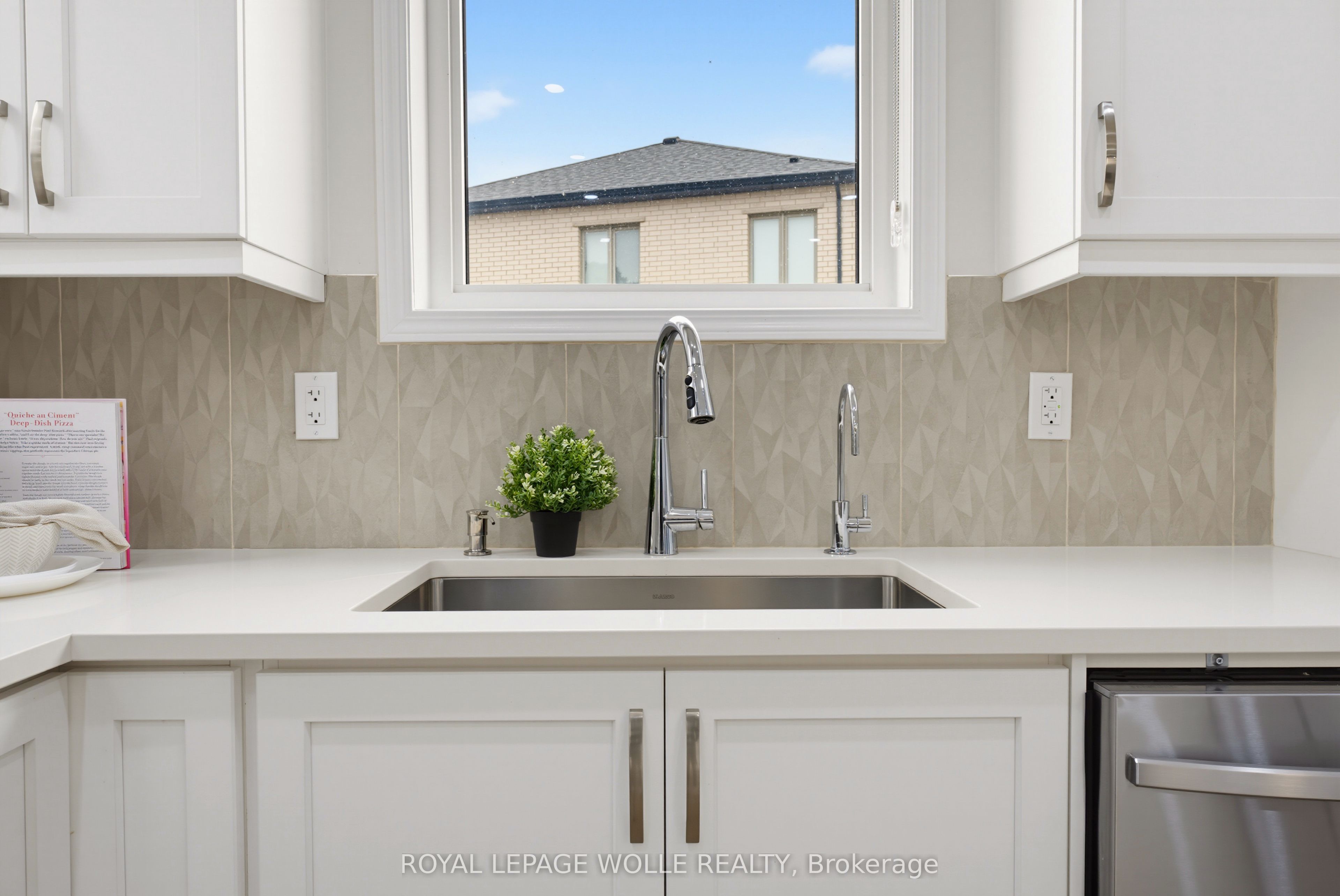 6 Milt Schmidt Street Property Photo 11