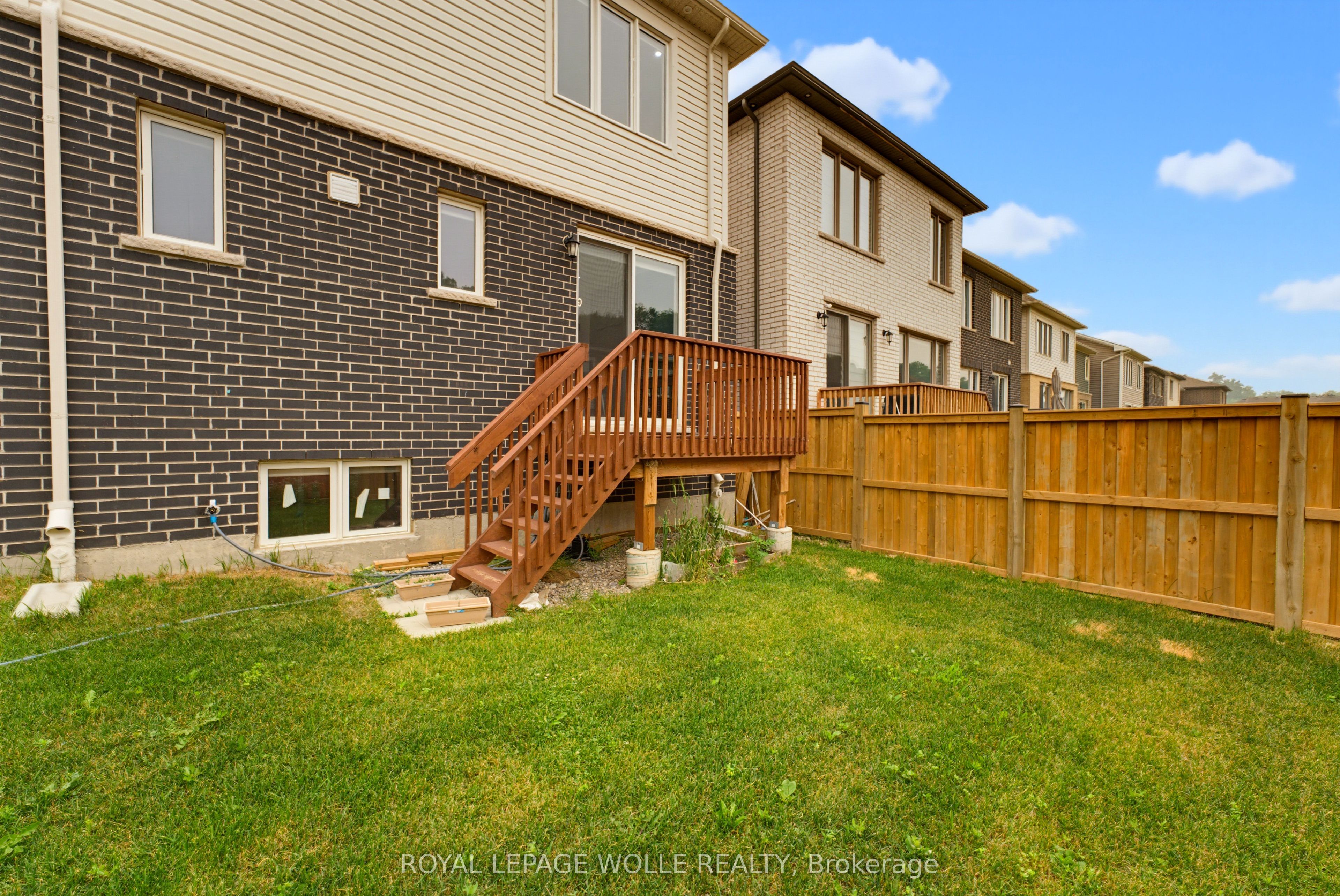 6 Milt Schmidt Street Property Photo 26