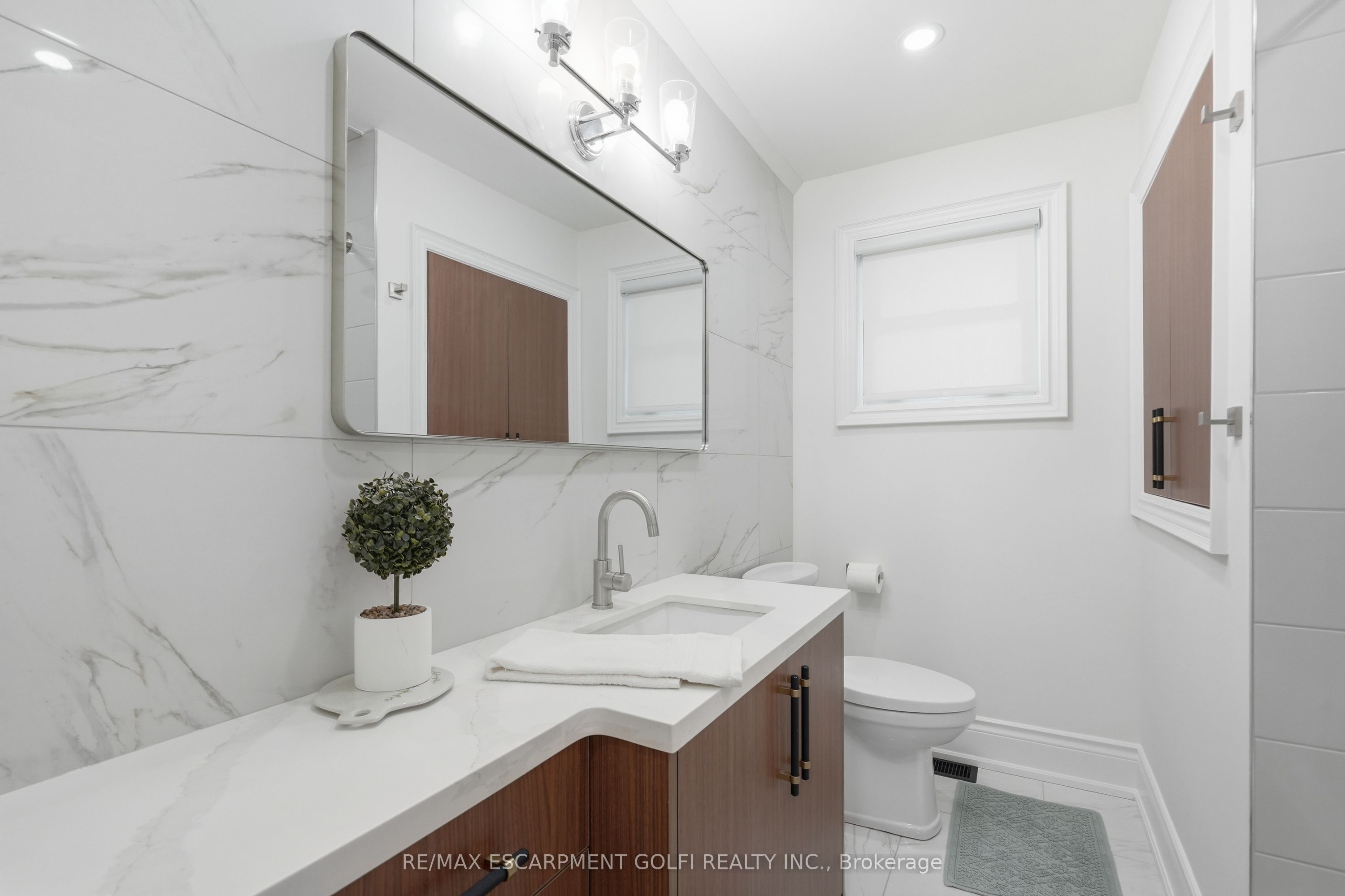 4861 Mapleview Crescent Property Photo 28
