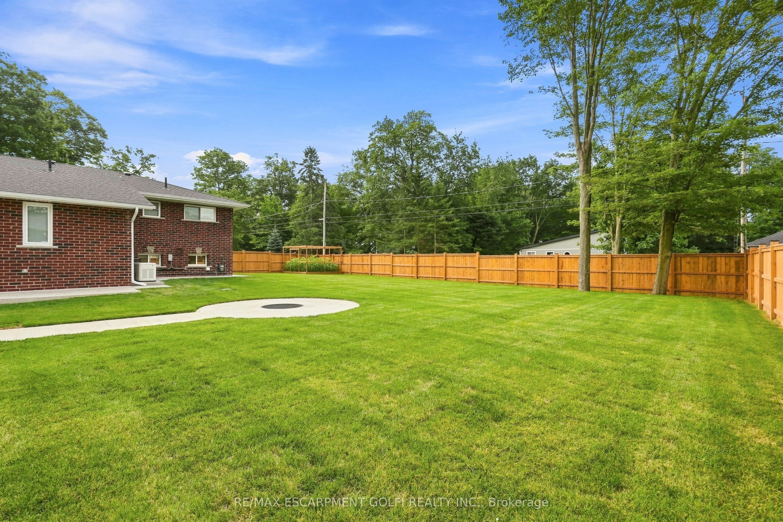 4861 Mapleview Crescent Property Photo 40