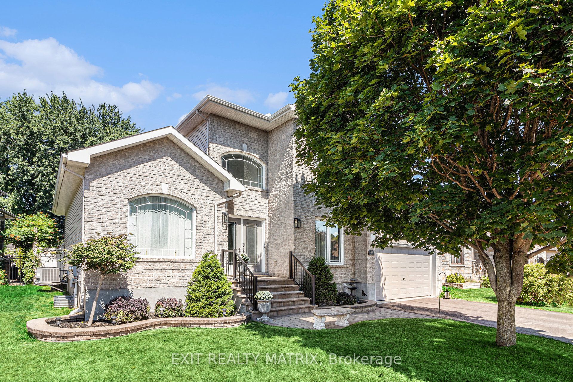48 De La Rive Drive Property Photo 4