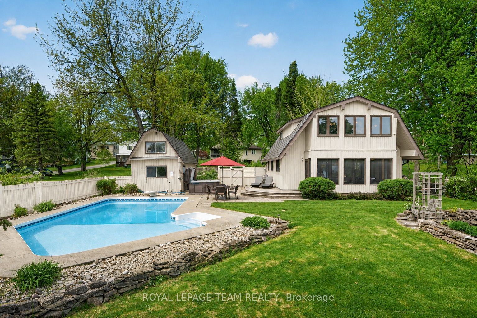 6721 Rideau Street S Property Photo 3