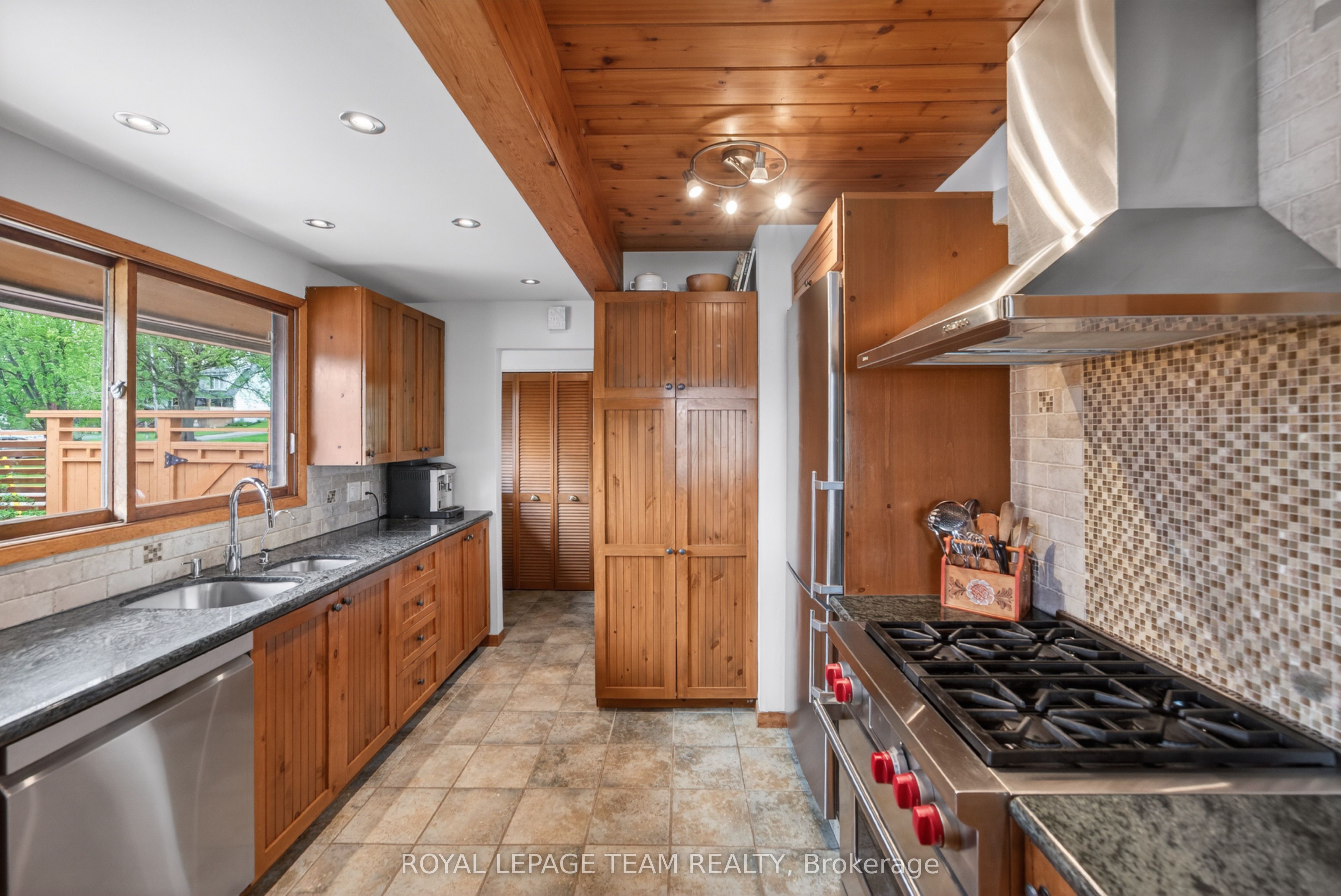 6721 Rideau Street S Property Photo 23