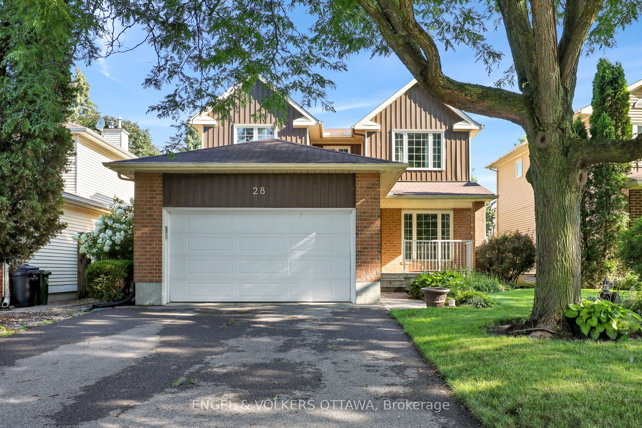 28 Weybridge Drive Property Photo 1
