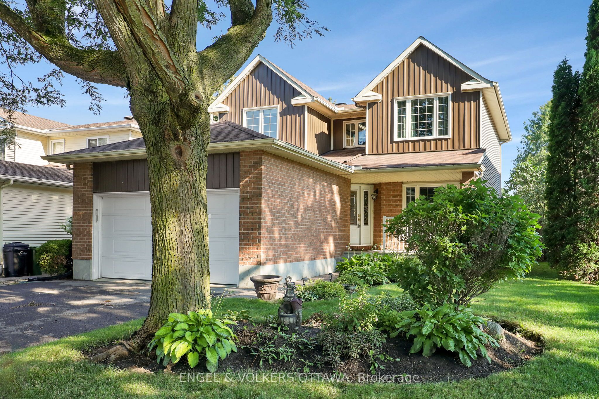 28 Weybridge Drive Property Photo 2
